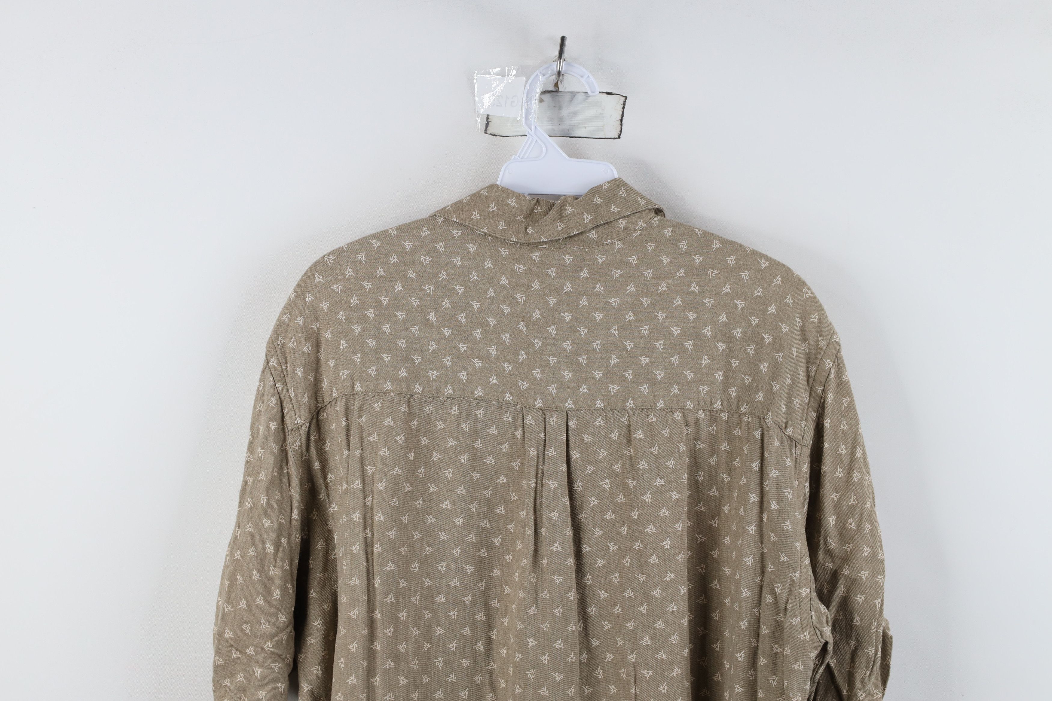 Vintage Vintage 90s Streetwear Gabardine Geometric Button Shirt Size US S / EU 44-46 / 1 - 9 Thumbnail