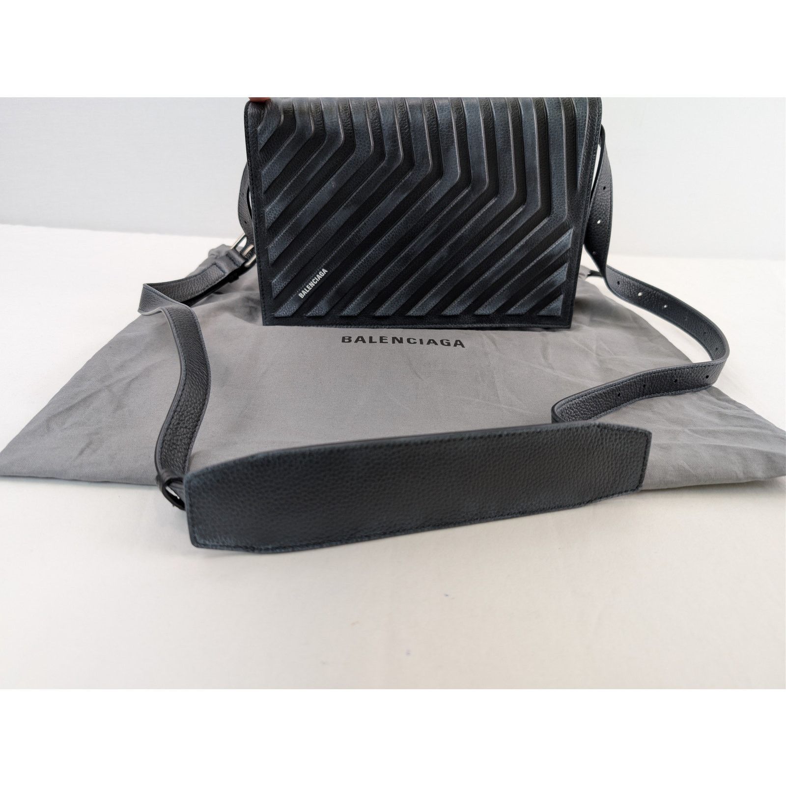 Balenciaga o1rshd1 Size: OS / Car Flap Bag with Strap Black/ White Dirt Size ONE SIZE - 19 Thumbnail