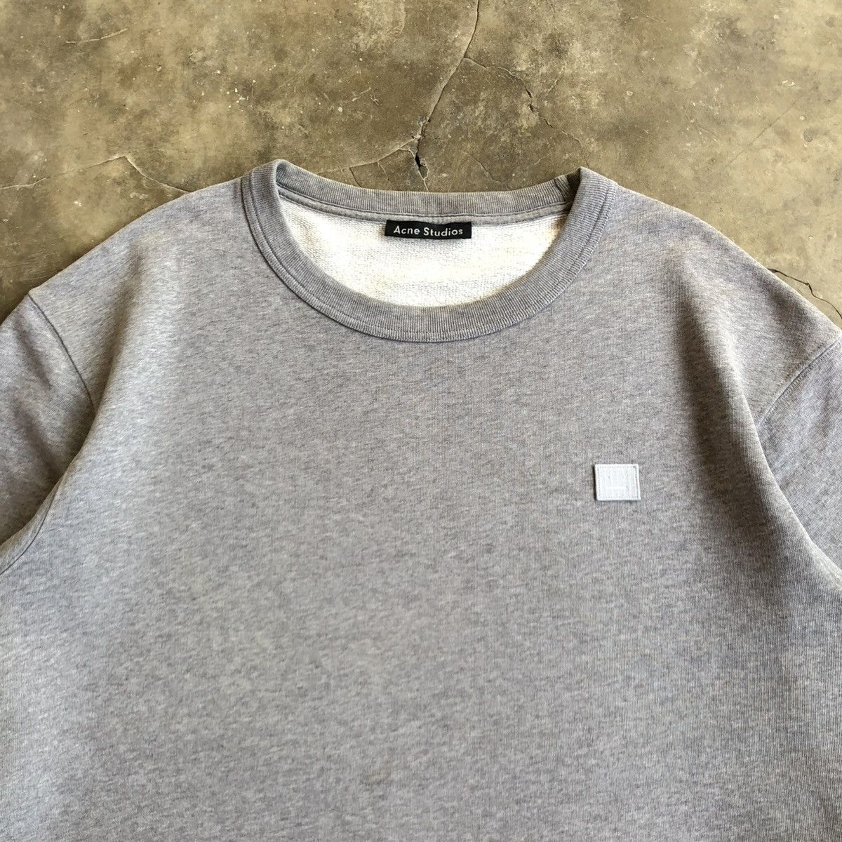 Acne Studios Acne Studios Fairview Face PAW17 Patch Logo Crewneck Grey Size US XL / EU 56 / 4 - 4 Thumbnail