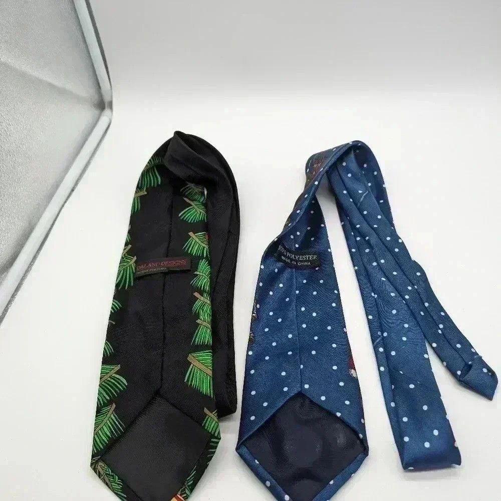 Vintage 2 Vintage Ties Christmas Theme had light/sound not working Size ONE SIZE - 2 Thumbnail