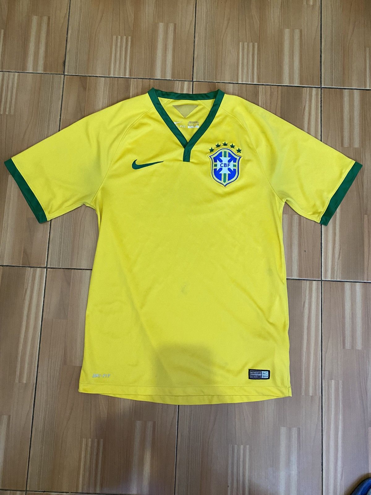 Nike Nike BRASIL 2014 2015 HOME FOOTBALL SHIRT SOCCER JERSEY Size US S / EU 44-46 / 1 - 1 Thumbnail