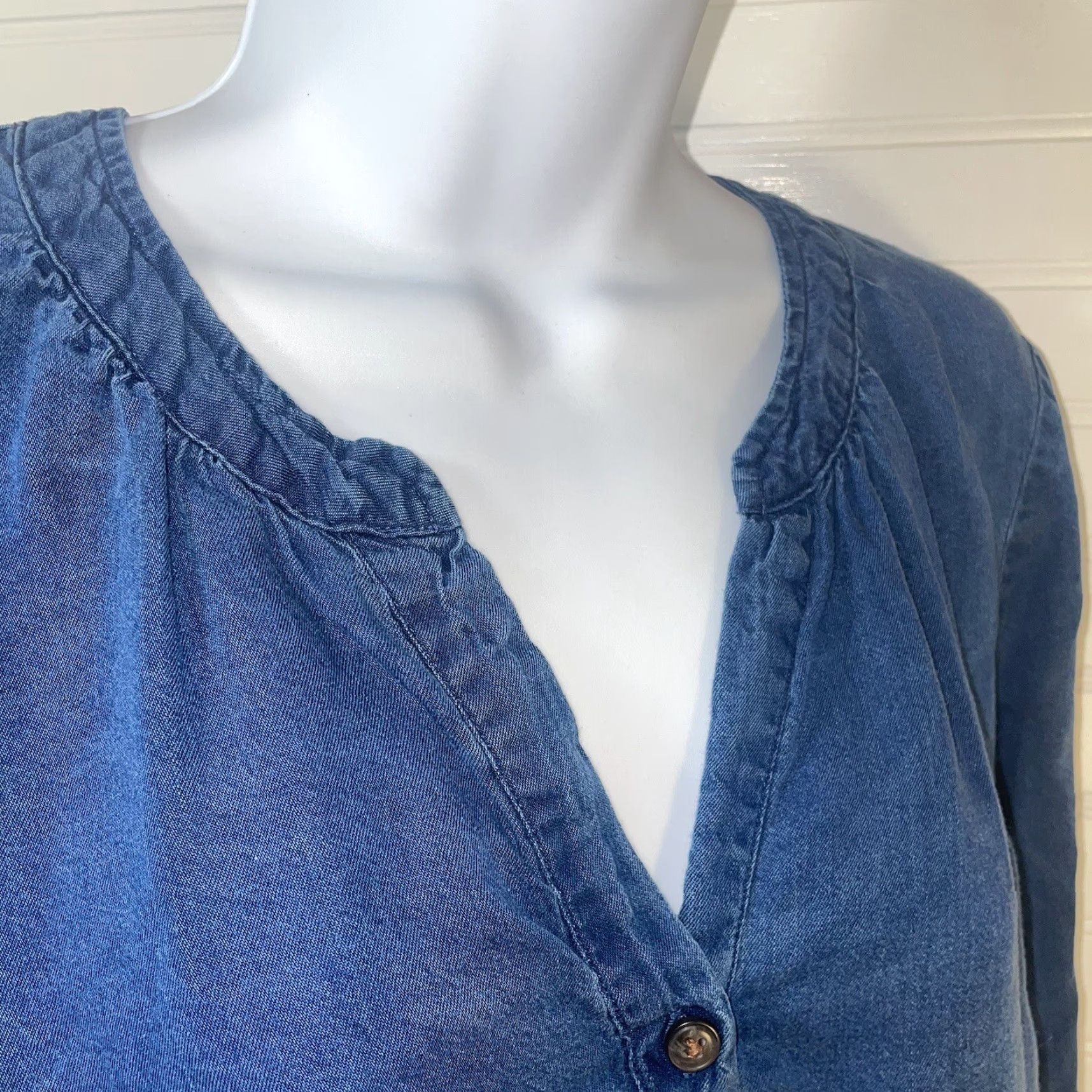 Old Navy Old Navy Shirt Women Small Dark Wash Blue Denim Look V Neck Long Sleeve Knit Button Pullover Casual Fall Winter Spring Size S / US 4 / IT 40 - 7 Thumbnail