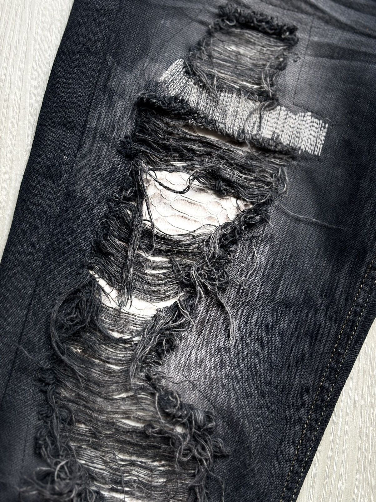 Japanese Brand SLY distressed flare jeans Size US 26 / EU 42 - 4 Thumbnail