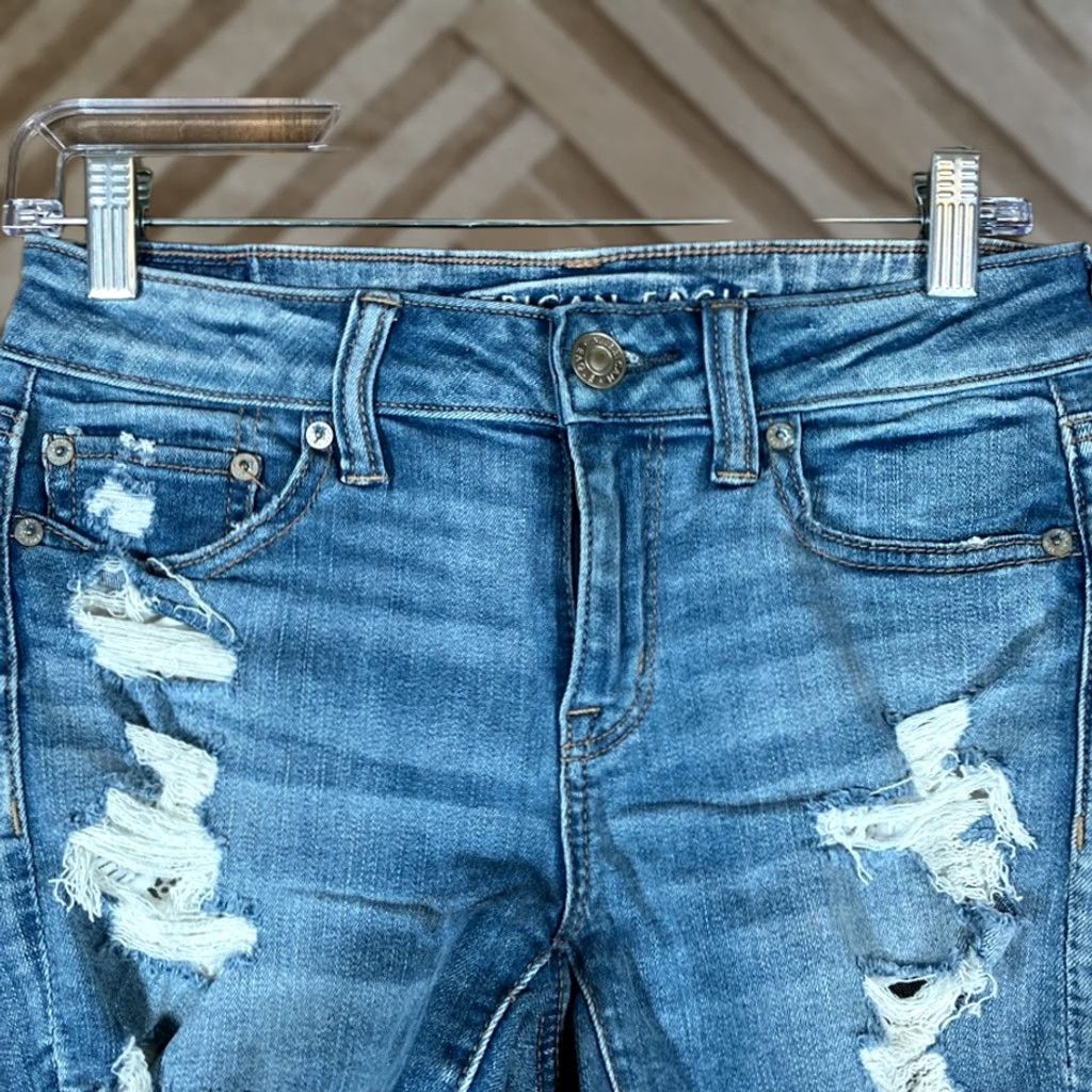 American Eagle Outfitters American Eagle Outfitters Womens Shorts Blue Denim Midi Distressed Stretch 4 Size 27" / US 4 / IT 40 - 1 Thumbnail