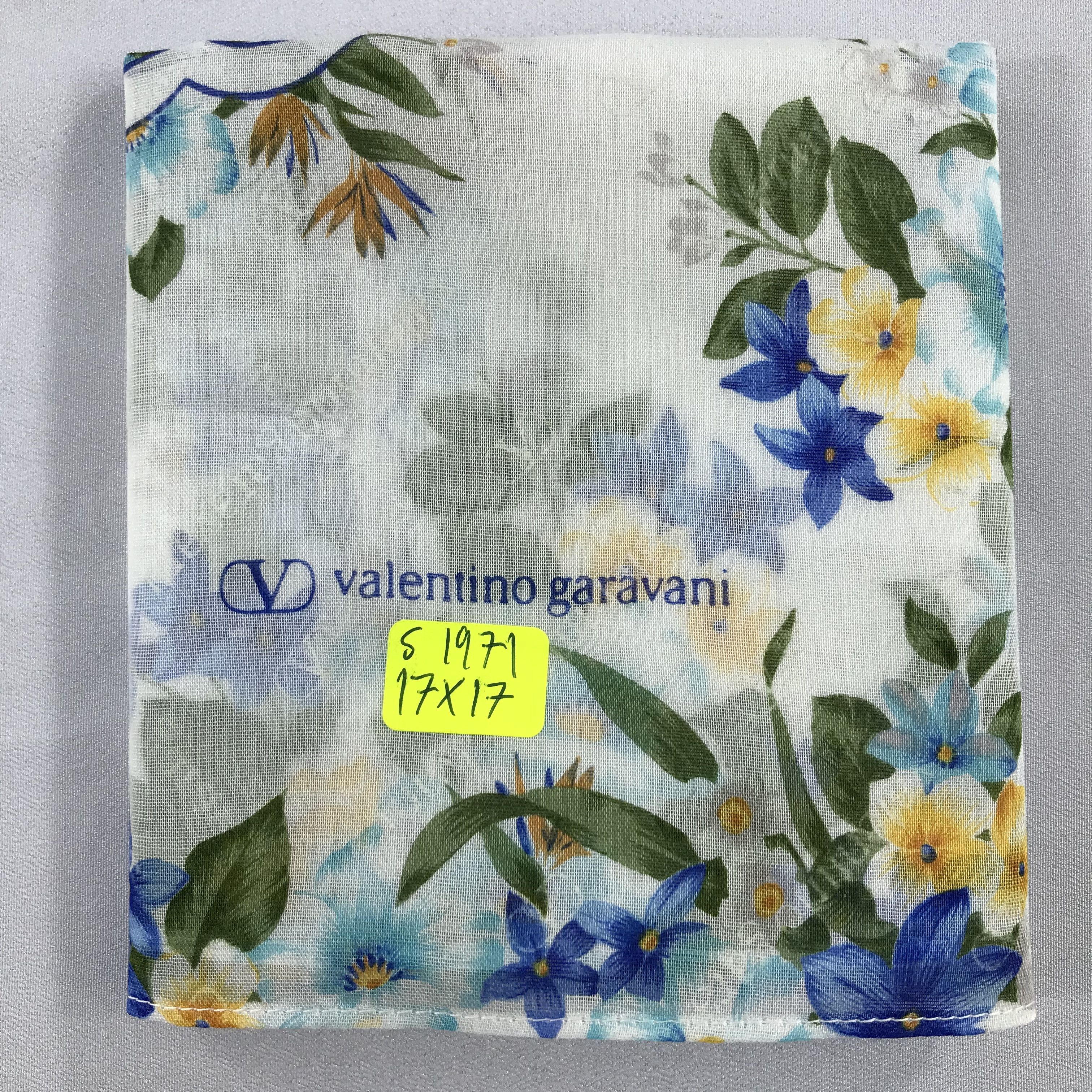 Valentino × Vintage Valentino Garavani Bandana / Handkerchief/Neckerchief -S1971 Size ONE SIZE - 5 Thumbnail