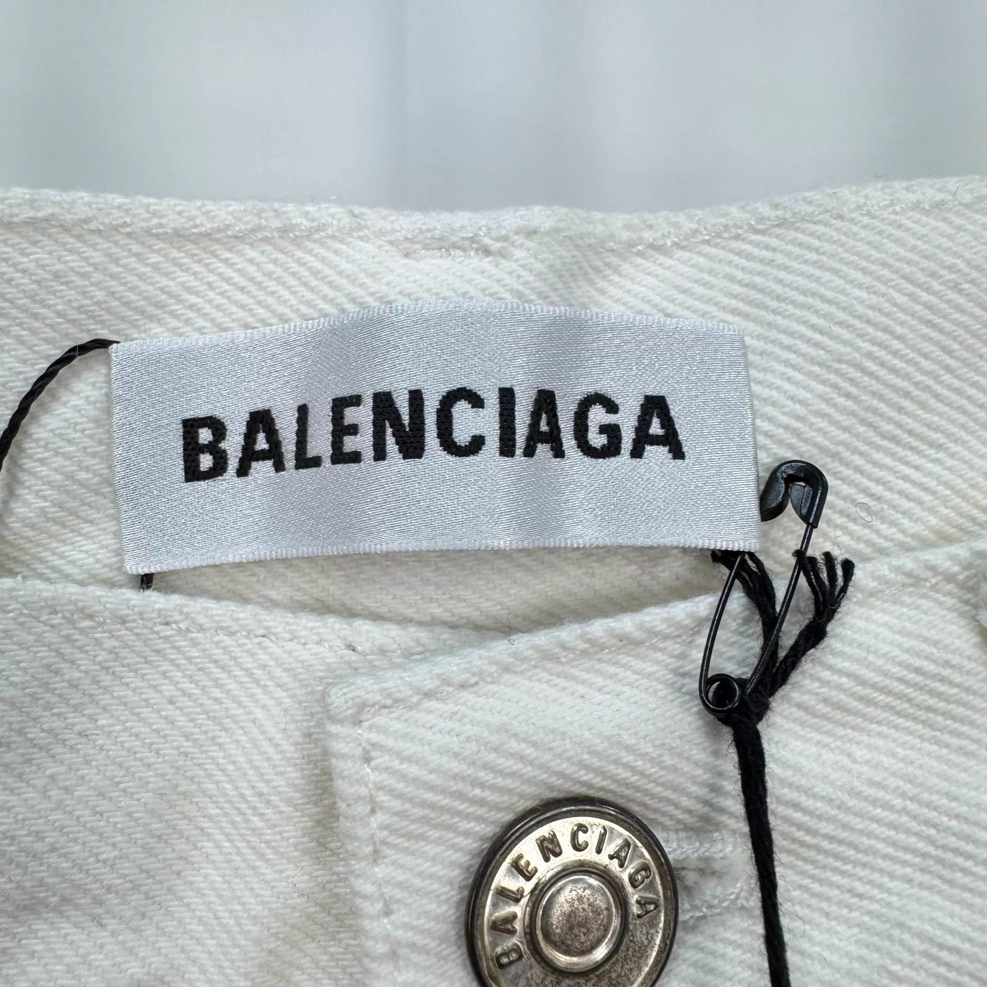 Balenciaga Balenciaga White Embroidered Small Logo Jeans W26 New Size 26" / US 2 / IT 38 - 6 Thumbnail