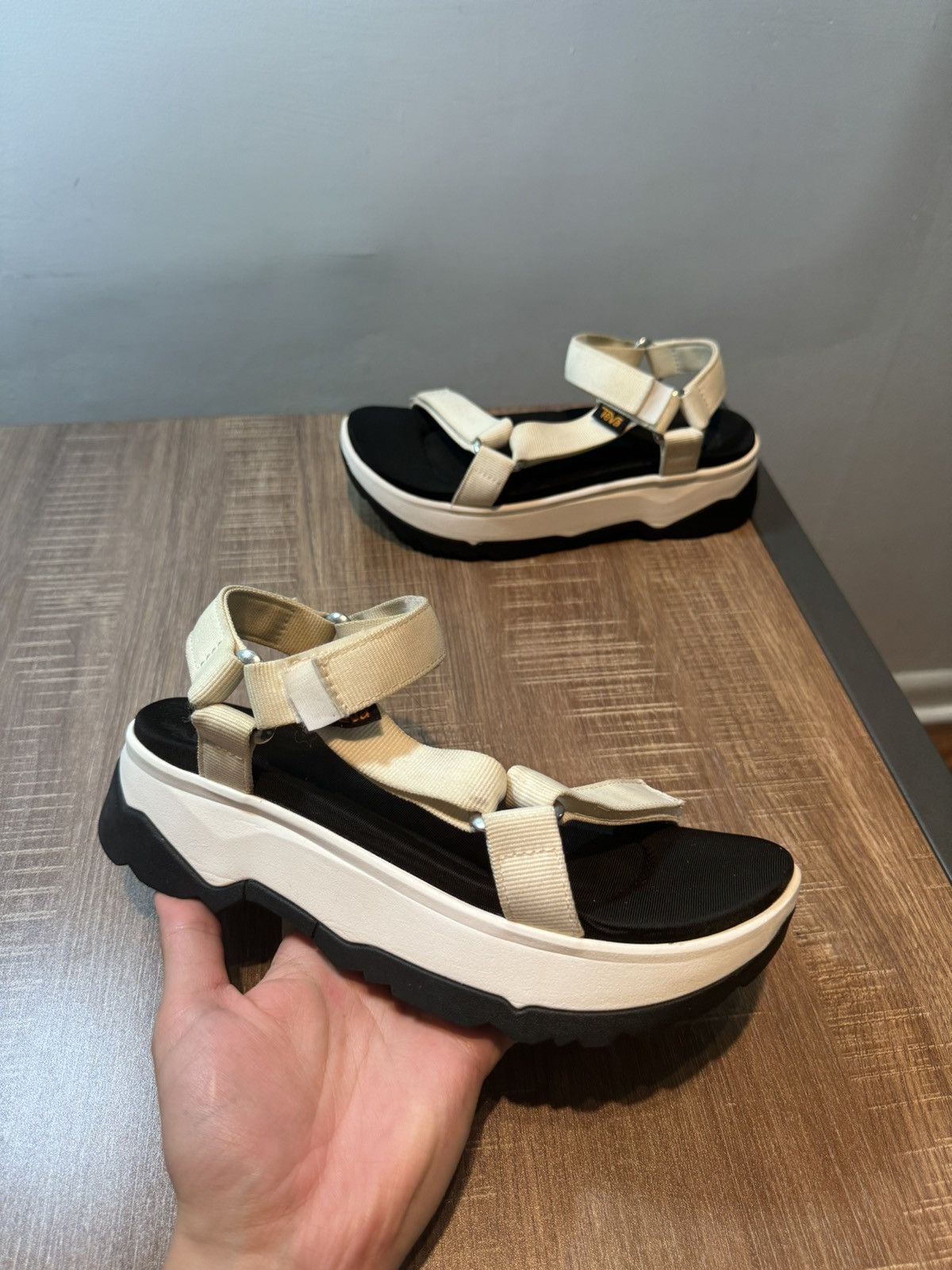 Teva TEVA JADITO UNIVERSAL FLATFORM PLATFORM FOAM , US 8 Size US 8 / IT 38 - 1 Thumbnail