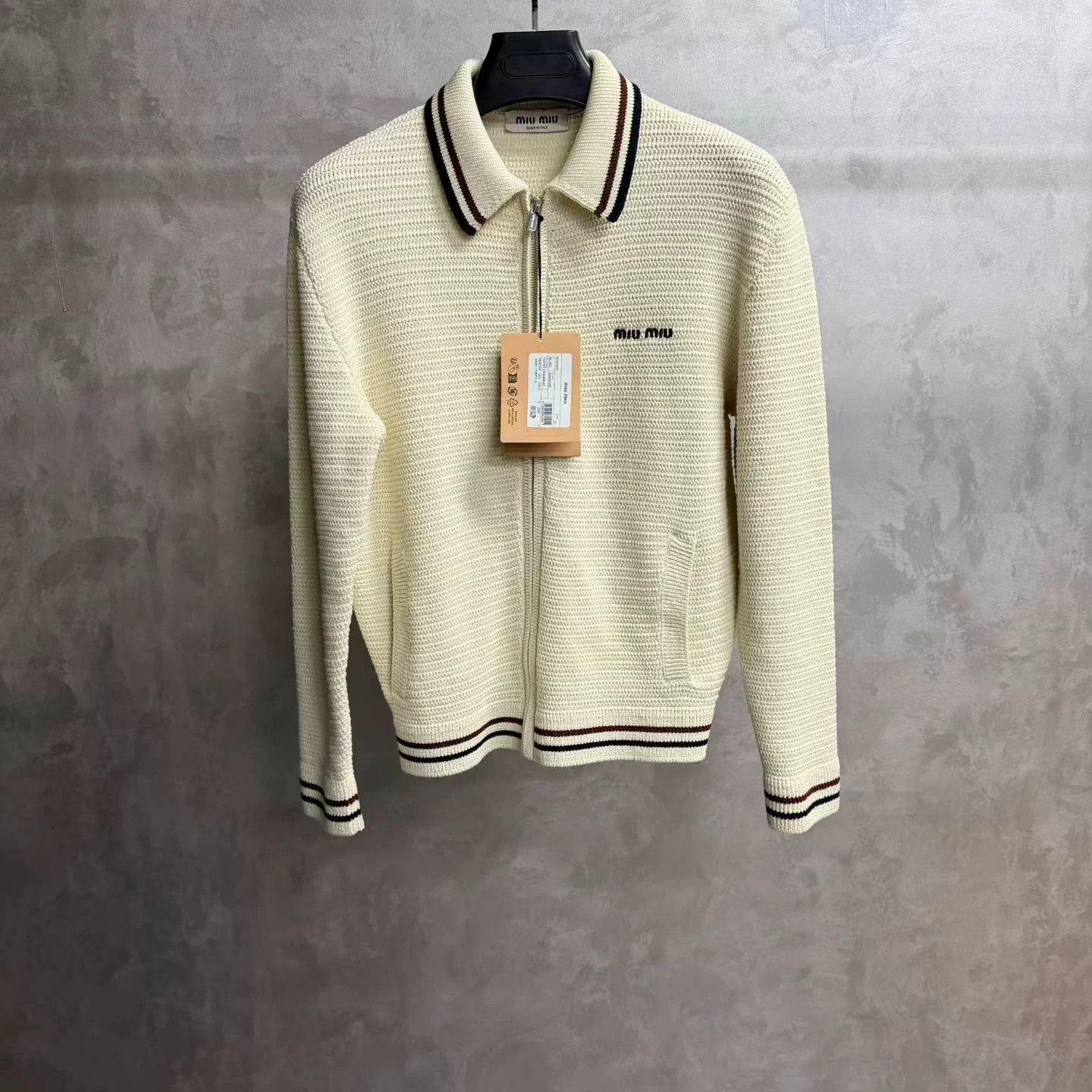 Miu Miu Miu Miu Item Designer Casual Streetwear Size XS / US 0-2 / IT 36-38 - 1 Thumbnail
