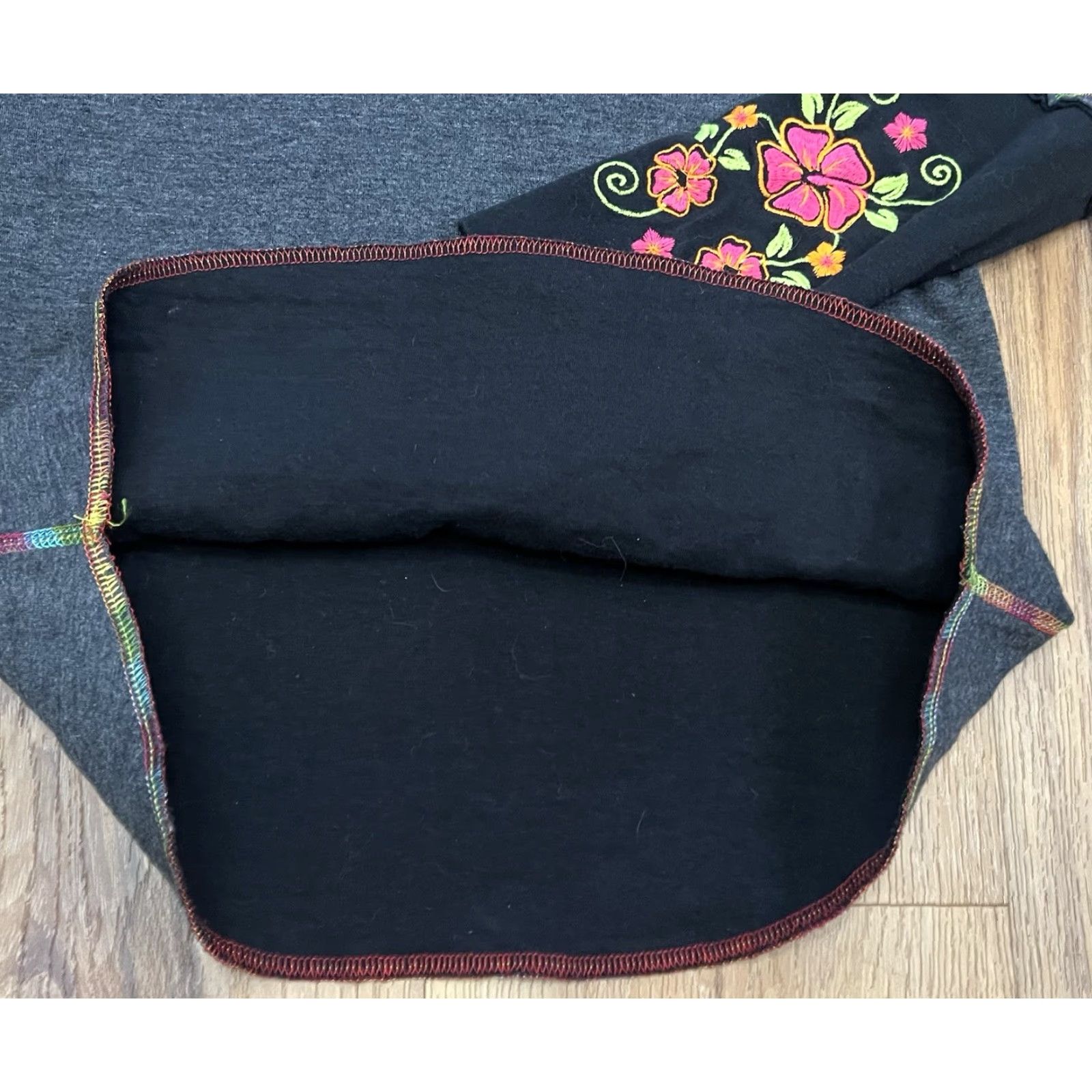 Vintage VINTAGE Alp N Rock Edelweiss Grey Black Embroidered Floral Henley Shirt XS / S Size XS / US 0-2 / IT 36-38 - 6 Thumbnail
