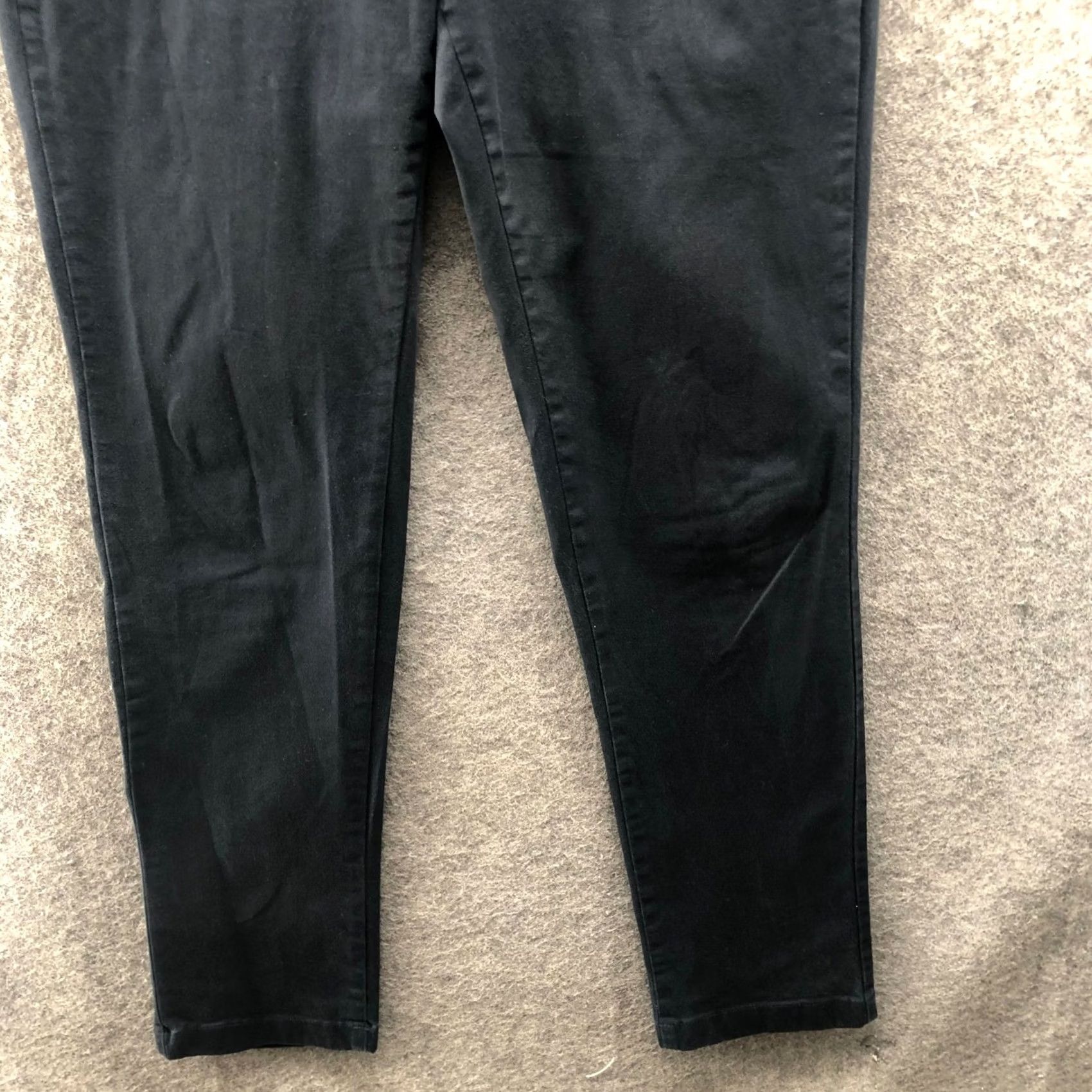 Uniqlo 20 Renewal the terms are “Slim Fit” and provides measurements/Weathers use Brand Name "Uniqlo Size US 31 - 4 Thumbnail