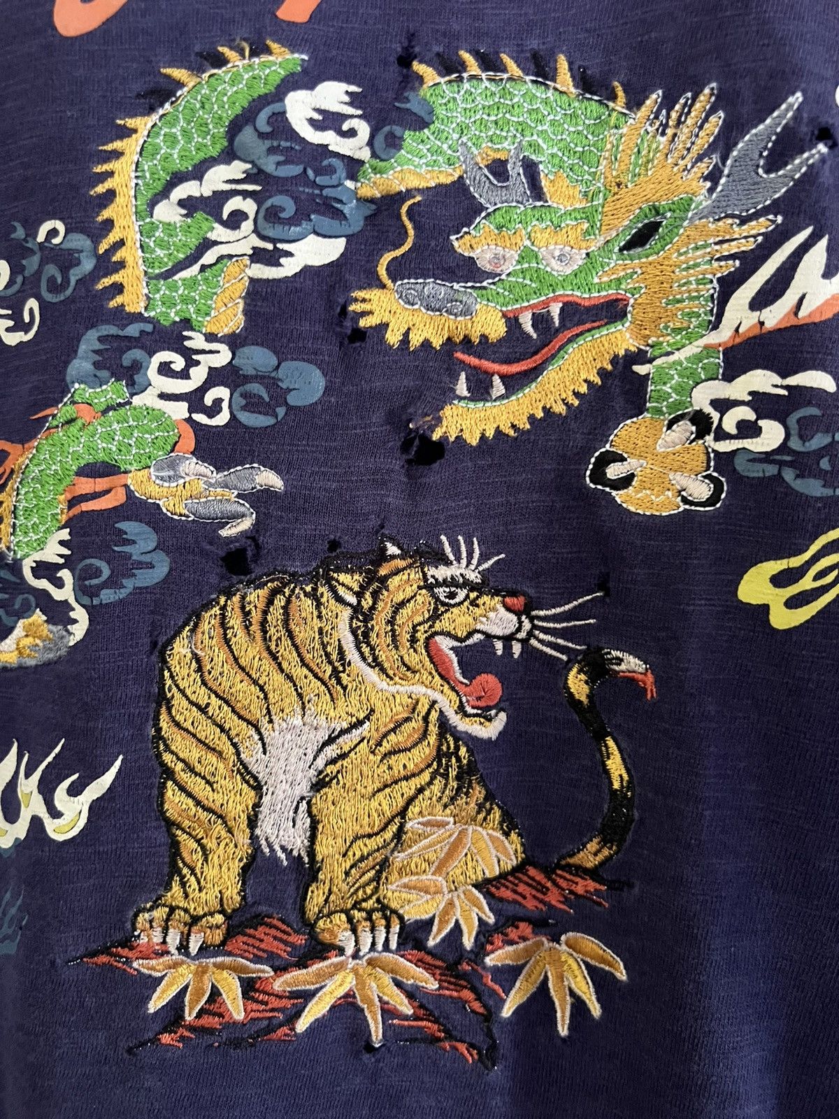 Japanese Brand Vintage Japan Dragon Tiger Long Sleeve T-Shirt Size US L / EU 52-54 / 3 - 7 Thumbnail