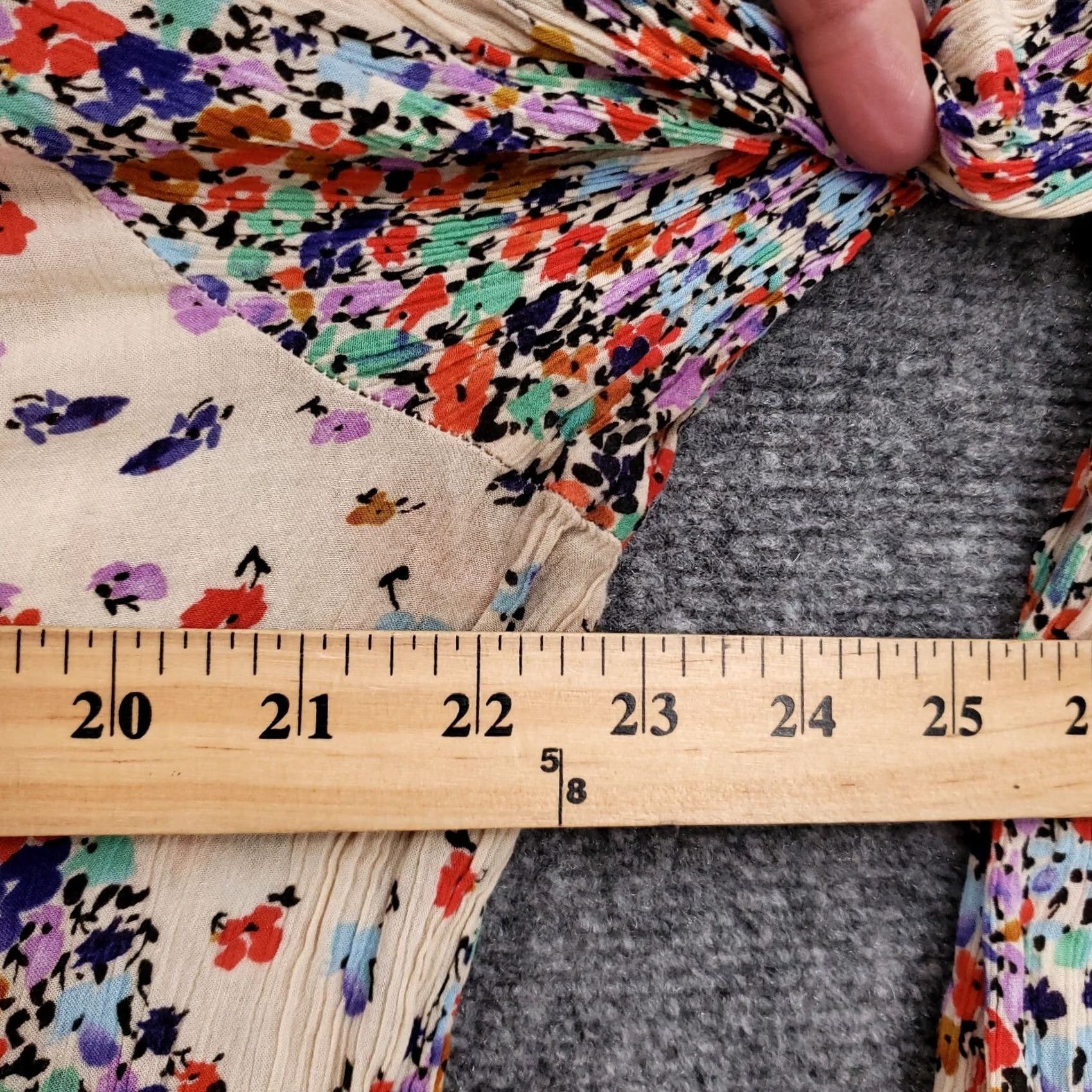 Vintage Democracy Blouse Shirt Womens XL Beige Floral Ditsy V-Neck Beaded Crochet Boho Cottagecore Size XL / US 12-14 / IT 48-50 - 6 Thumbnail
