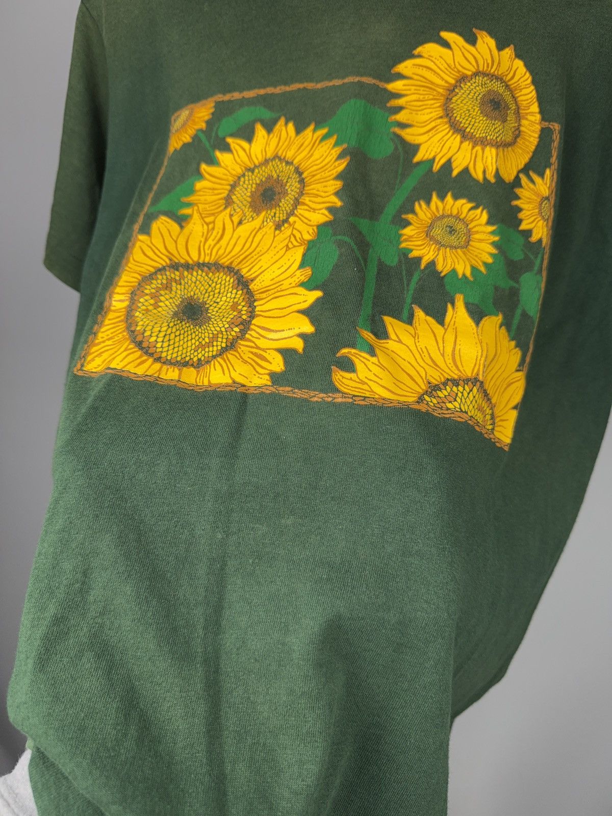 Vintage Vintage 90s Underwater Impressions Sunflower Graphic T-Shirt Size US M / EU 48-50 / 2 - 10 Thumbnail