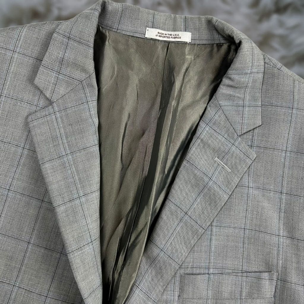 Vintage Hickey Freeman Blazer Men 44 Long Gray Windowpane 2-Button Closure 4-Button Cuff 100% Wool Made in USA Milburn II Mens Size 44R - 1 Thumbnail