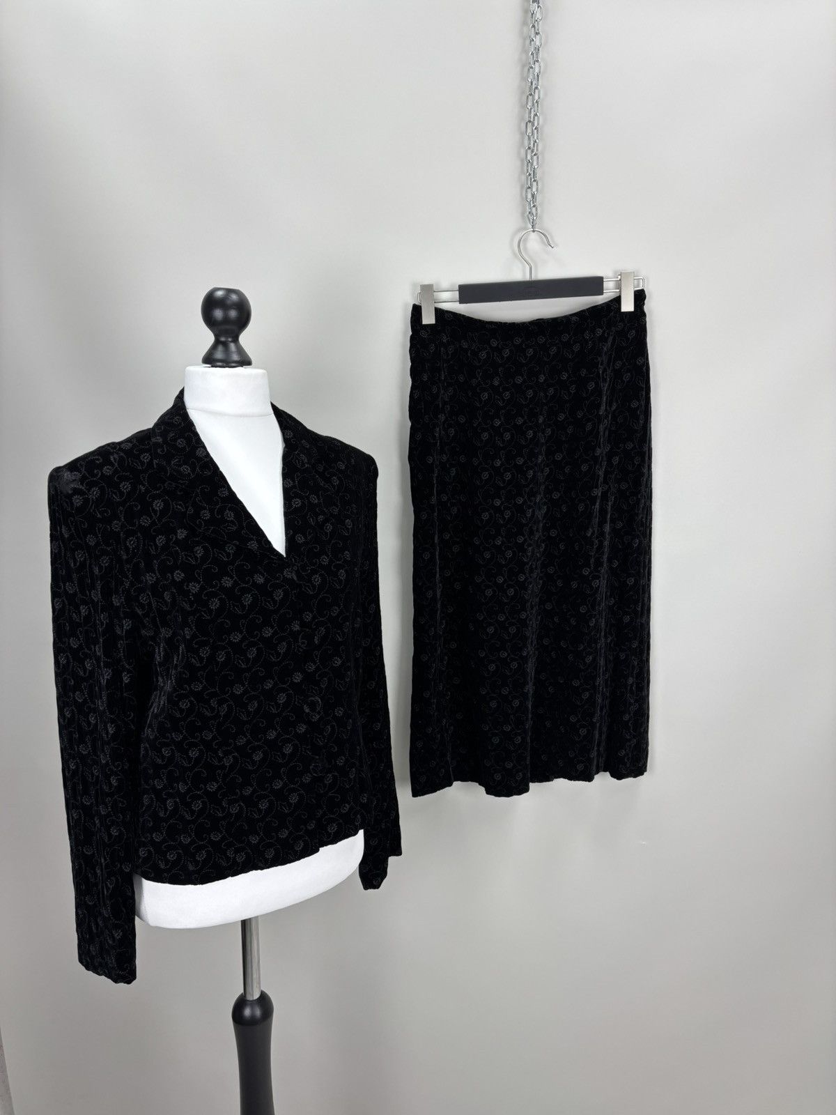 Laura Ashley Womens suit Laura Ashley Size 10 Color Black Size L / US 10 / IT 46 - 1 Thumbnail