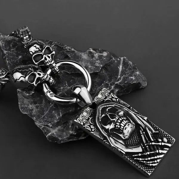 Japanese Brand Carved Stereo Card Skull Necklace Size ONE SIZE - 4 Thumbnail