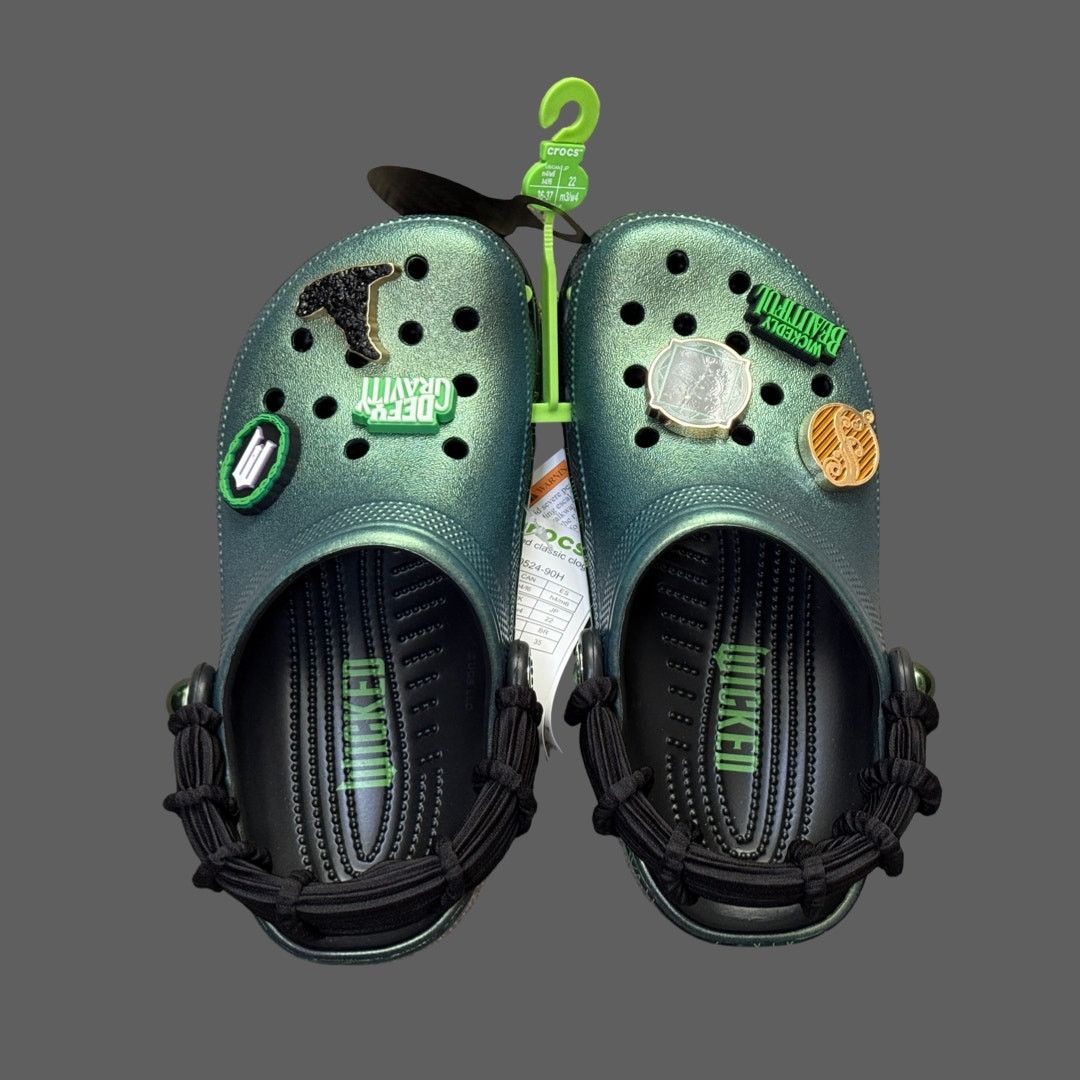 Crocs Crocs x Wicked Elphaba Classic Clog Glow In The Dark M4 W6 Size US 5 / EU 37 - 3 Thumbnail