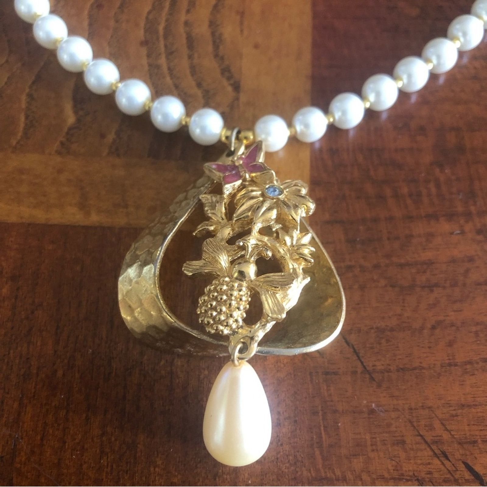 Handmade Handcrafted repurpose hammered gold floral Pearl necklace Size ONE SIZE - 7 Thumbnail