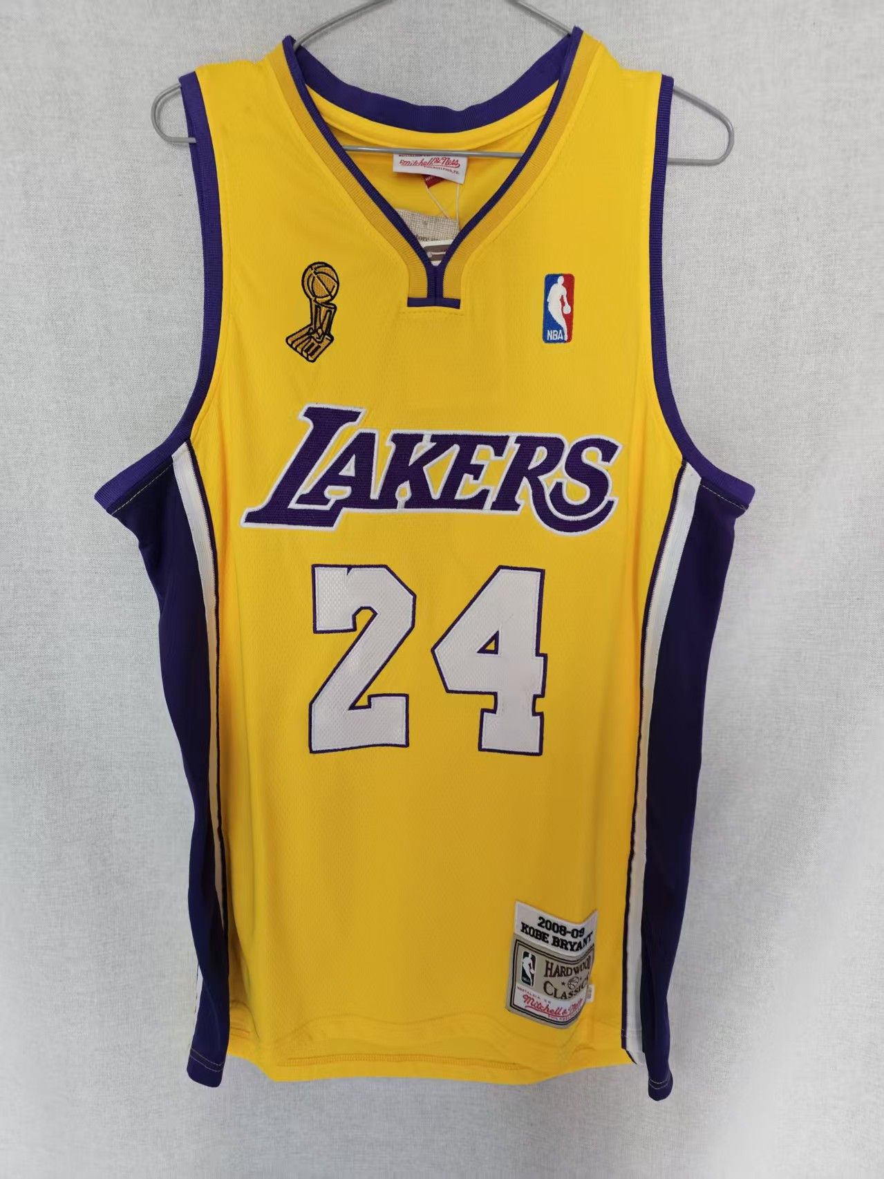 NBA Kobe Bryant Jersey Lakers 24 Double Stitched Yellow Size US XL / EU 56 / 4 - 1 Thumbnail