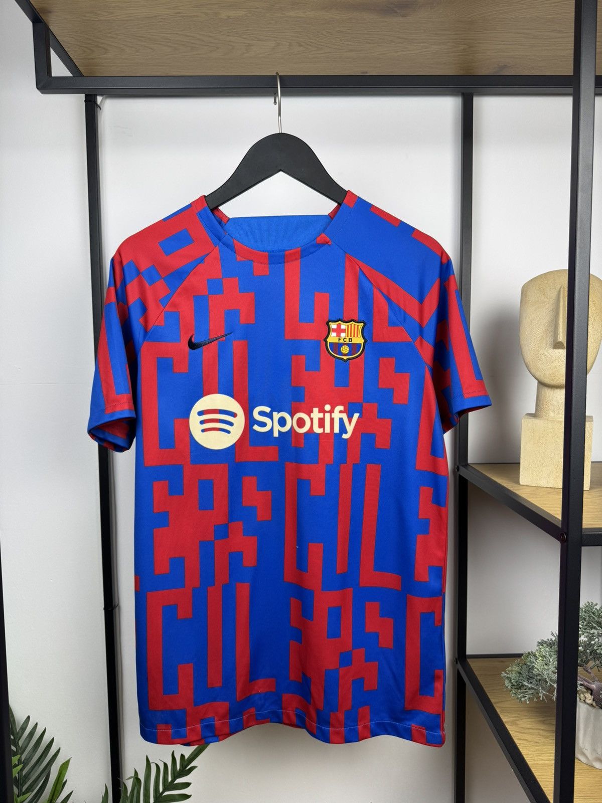 Nike FC Barcelona 2022/2023 Pre-Match Jersey Mens L Size US L / EU 52-54 / 3 - 1 Thumbnail