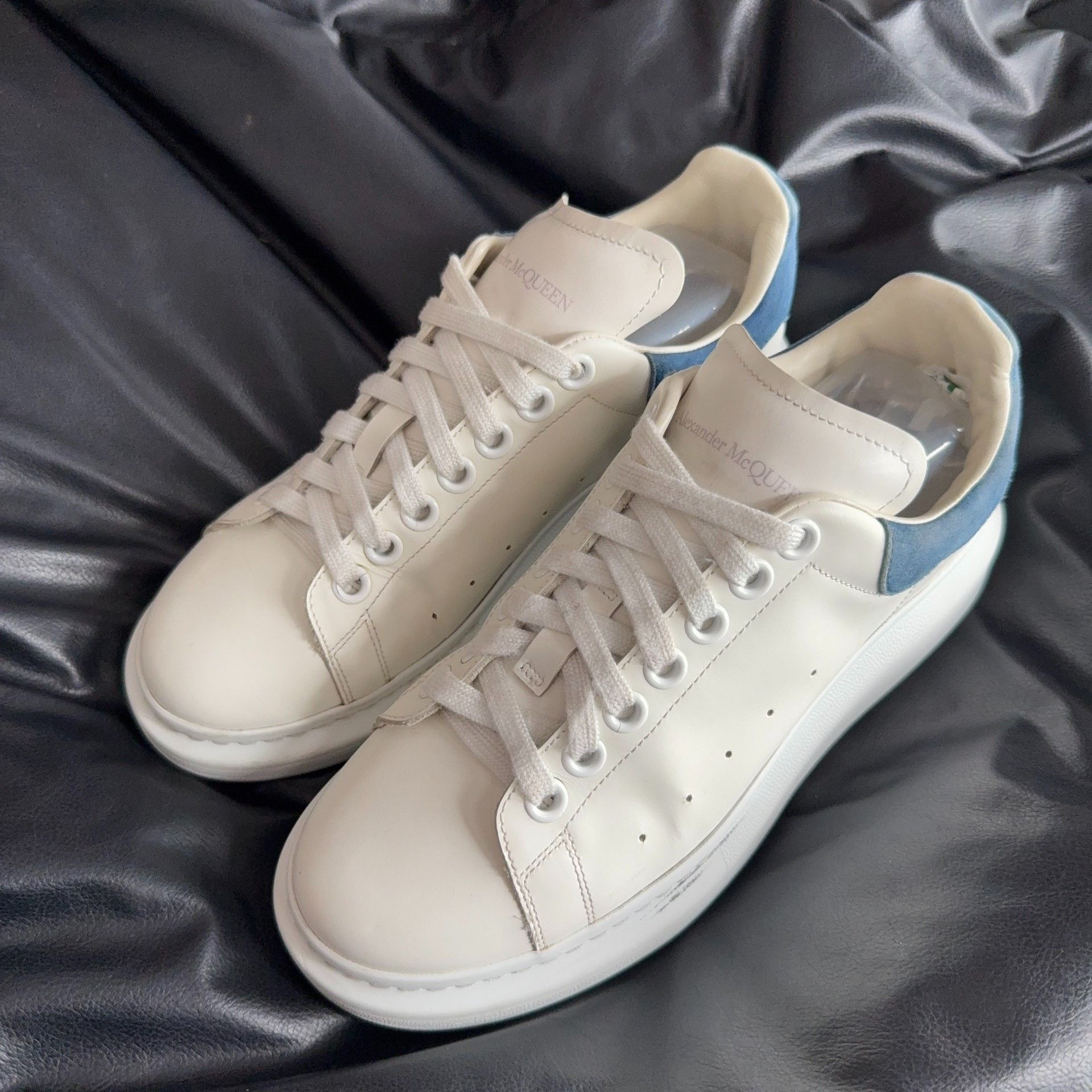 Alexander McQueen Alexander McQueen Blue Lowtop Sneakers 39 Women Size US 8.5 / IT 38.5 - 1 Thumbnail