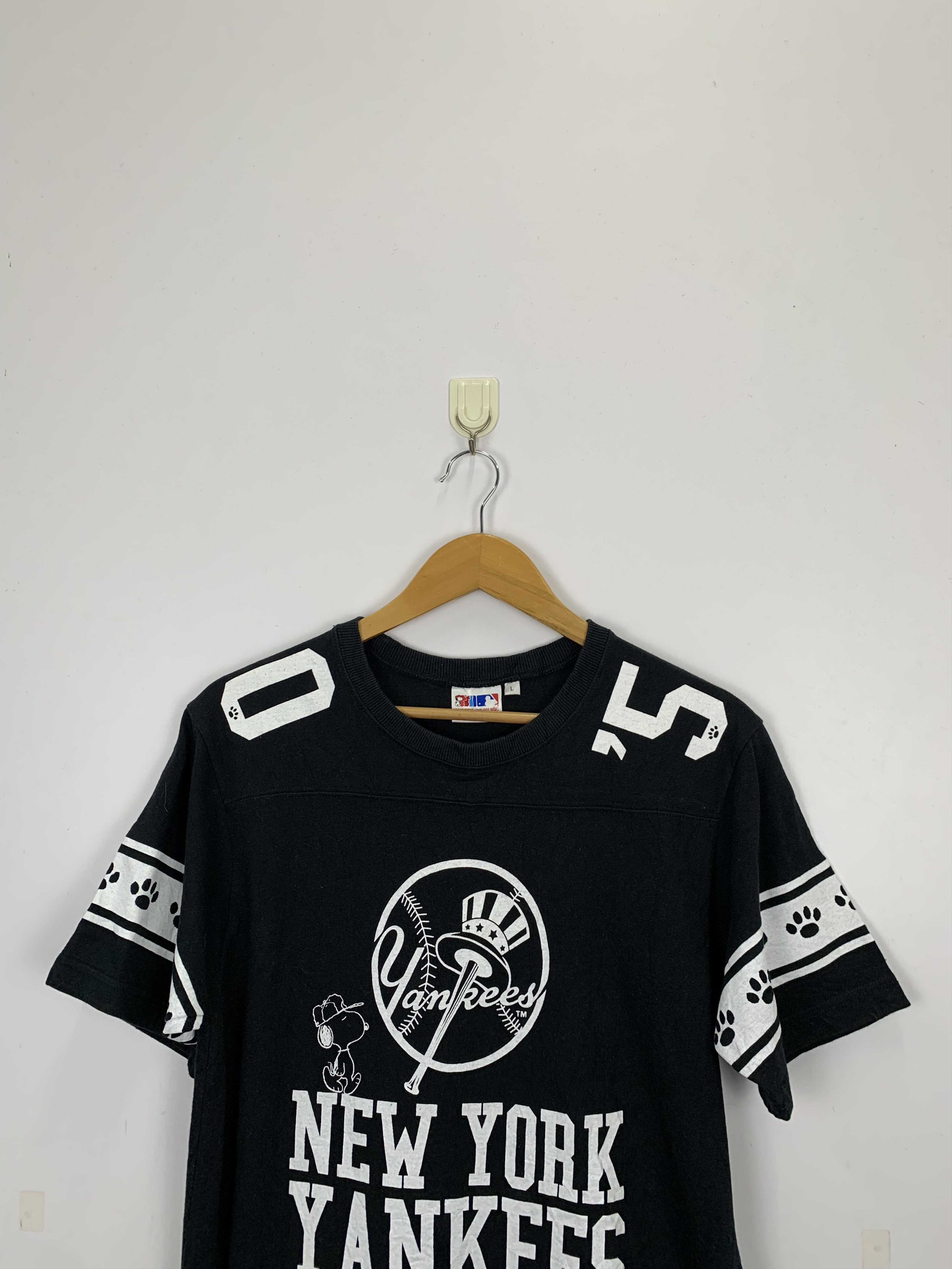 MLB Vintage New York Yankees MLB Snoopy T Shirt TA0207 Size US L / EU 52-54 / 3 - 2 Thumbnail