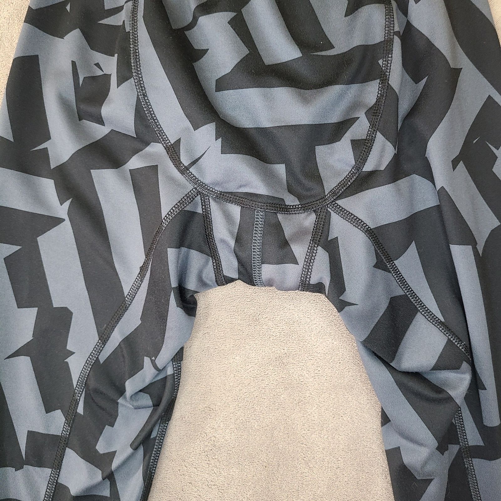 Nike Nike Pro Combat Women's L Graphic Leggings Black/Gray Size 25" / US 0 / IT 36 - 14 Thumbnail