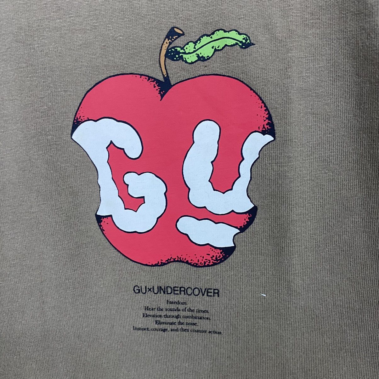 GU 💥RARE💥 UNDERCOVER ✖️ GU APPLE TEE Size US M / EU 48-50 / 2 - 5 Thumbnail