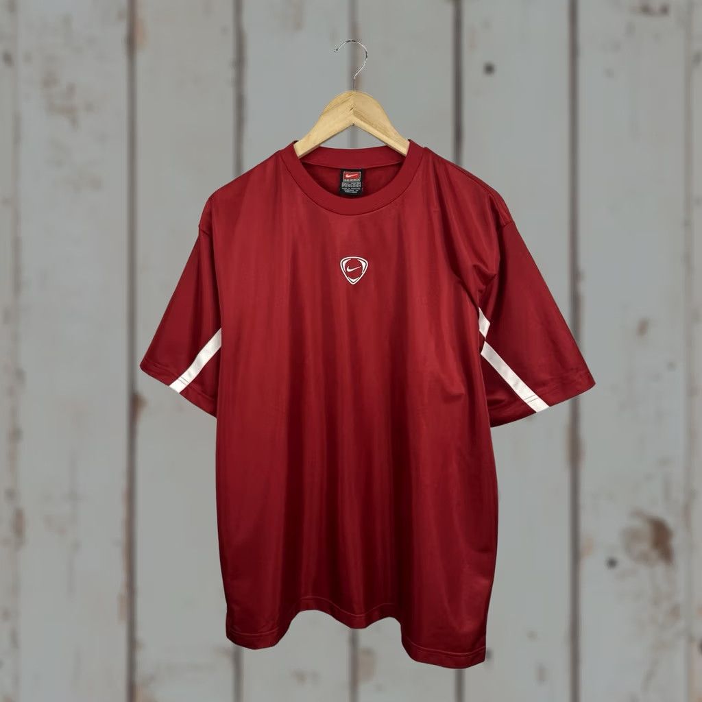 Nike VINTAGE Nike Total Ninety Center Swoosh Retro T-Shirt Mens L Red 90s Shirt Shirt Mens L Red Nike 90s Size US L / EU 52-54 / 3 - 1 Thumbnail