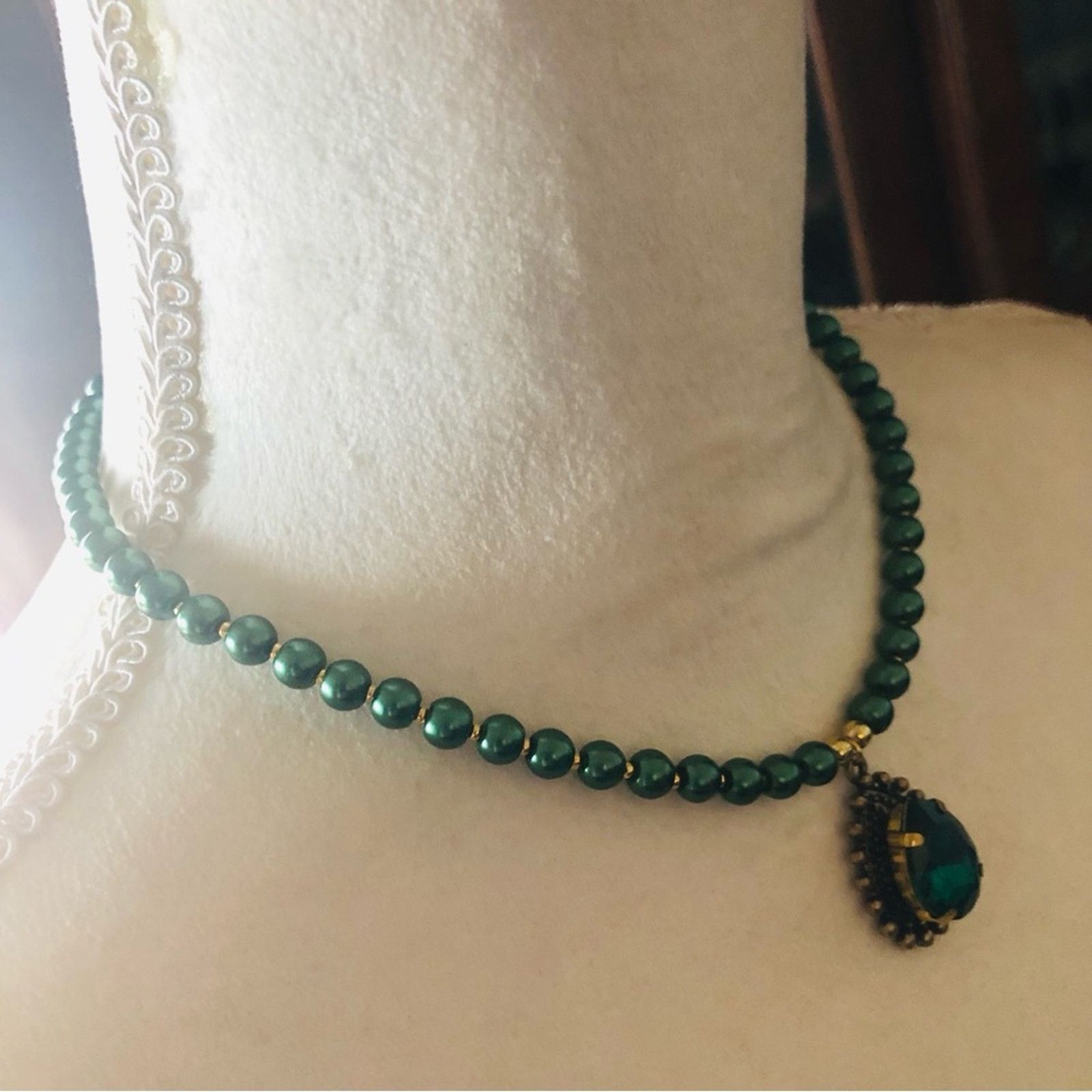 Handmade Handcrafted repurpose teardrop emerald stone Pearl necklace Size ONE SIZE - 4 Thumbnail