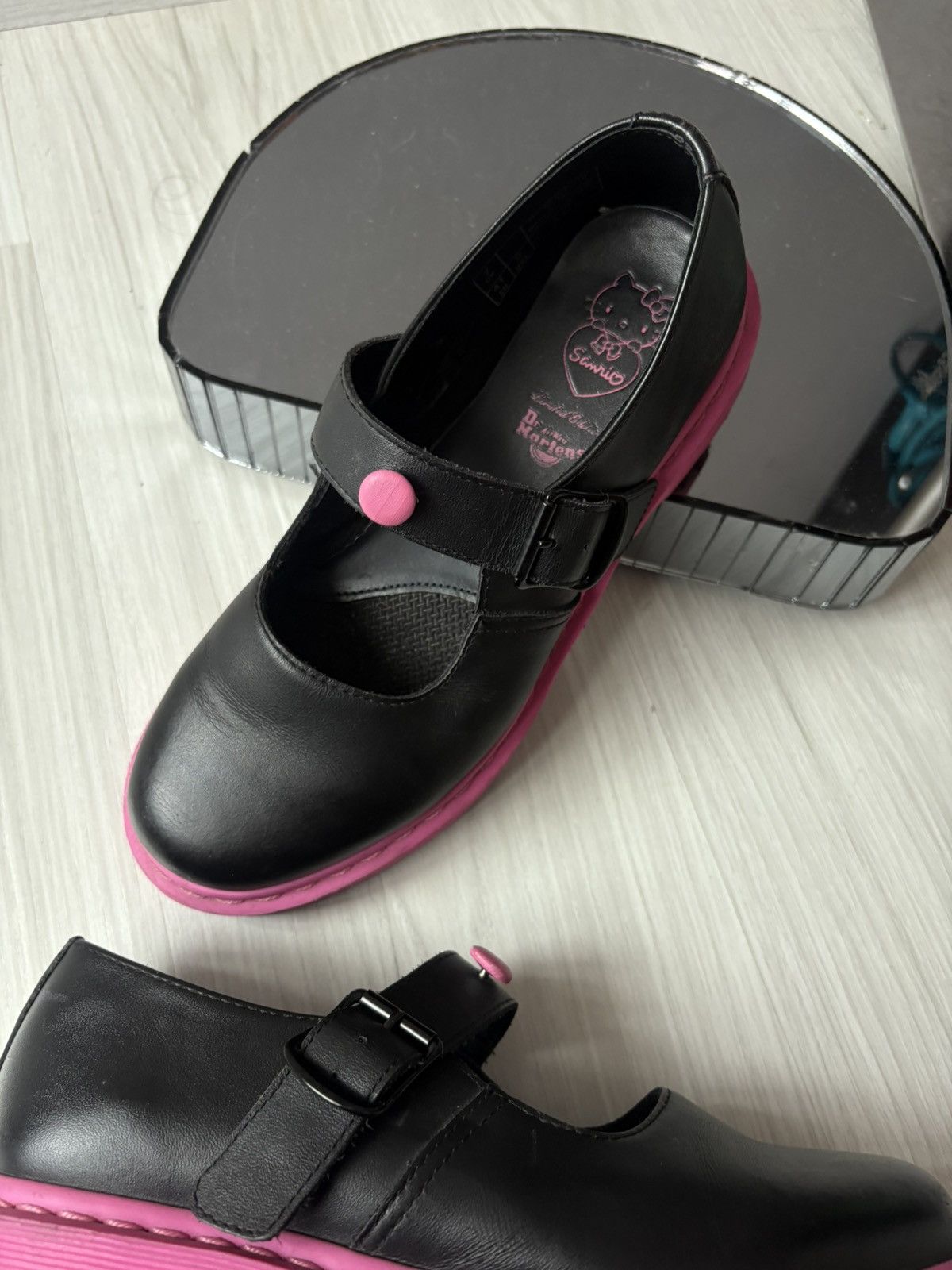 Dr. Martens Dr Martens x Hello Kitty 2010 mary janes Size US 11 / IT 41 - 12 Thumbnail