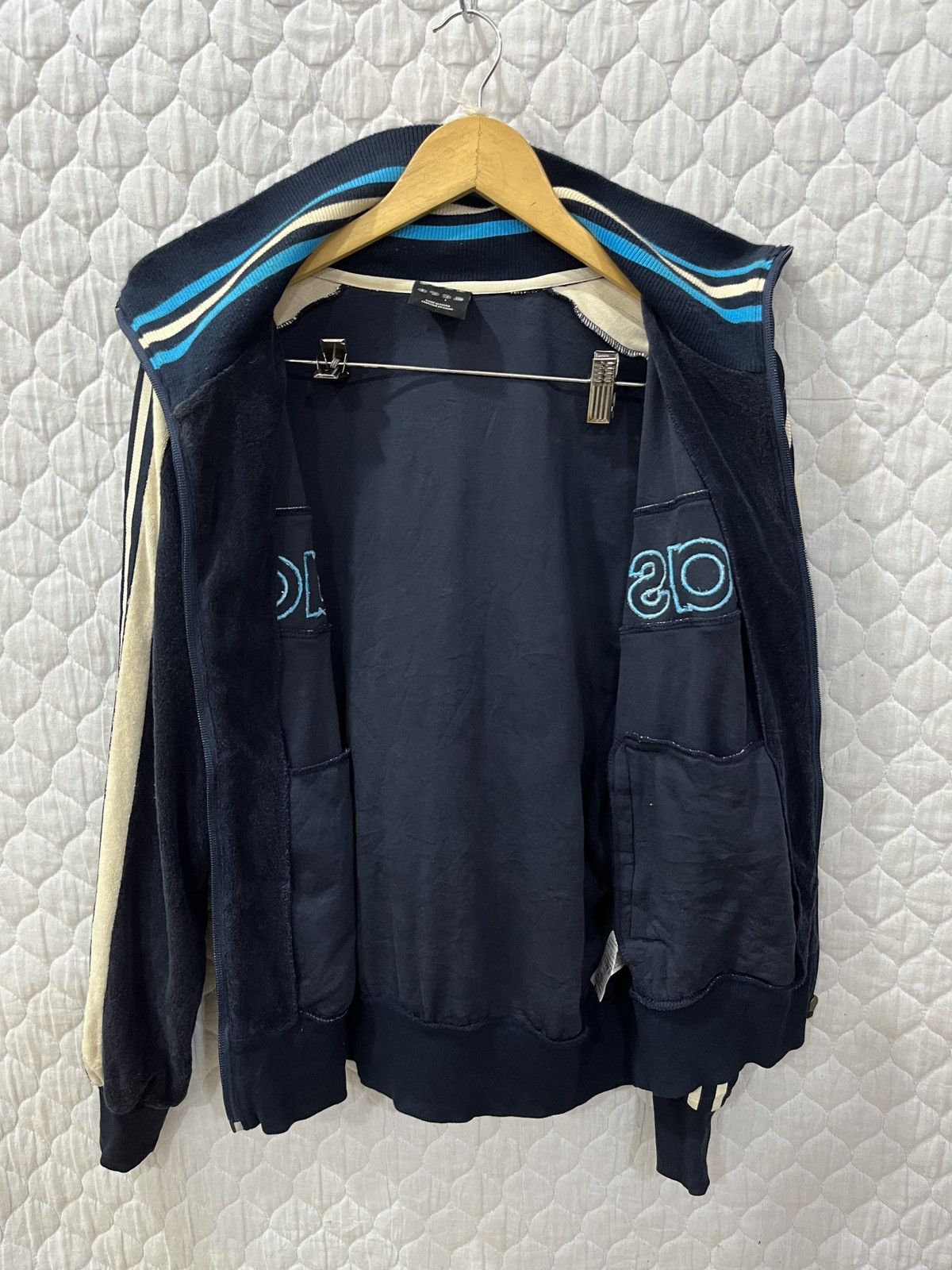 Adidas (Zzzz)🔥🔥STEALS ADIDAS THREE STRIPE SWEATER Size US M / EU 48-50 / 2 - 7 Thumbnail