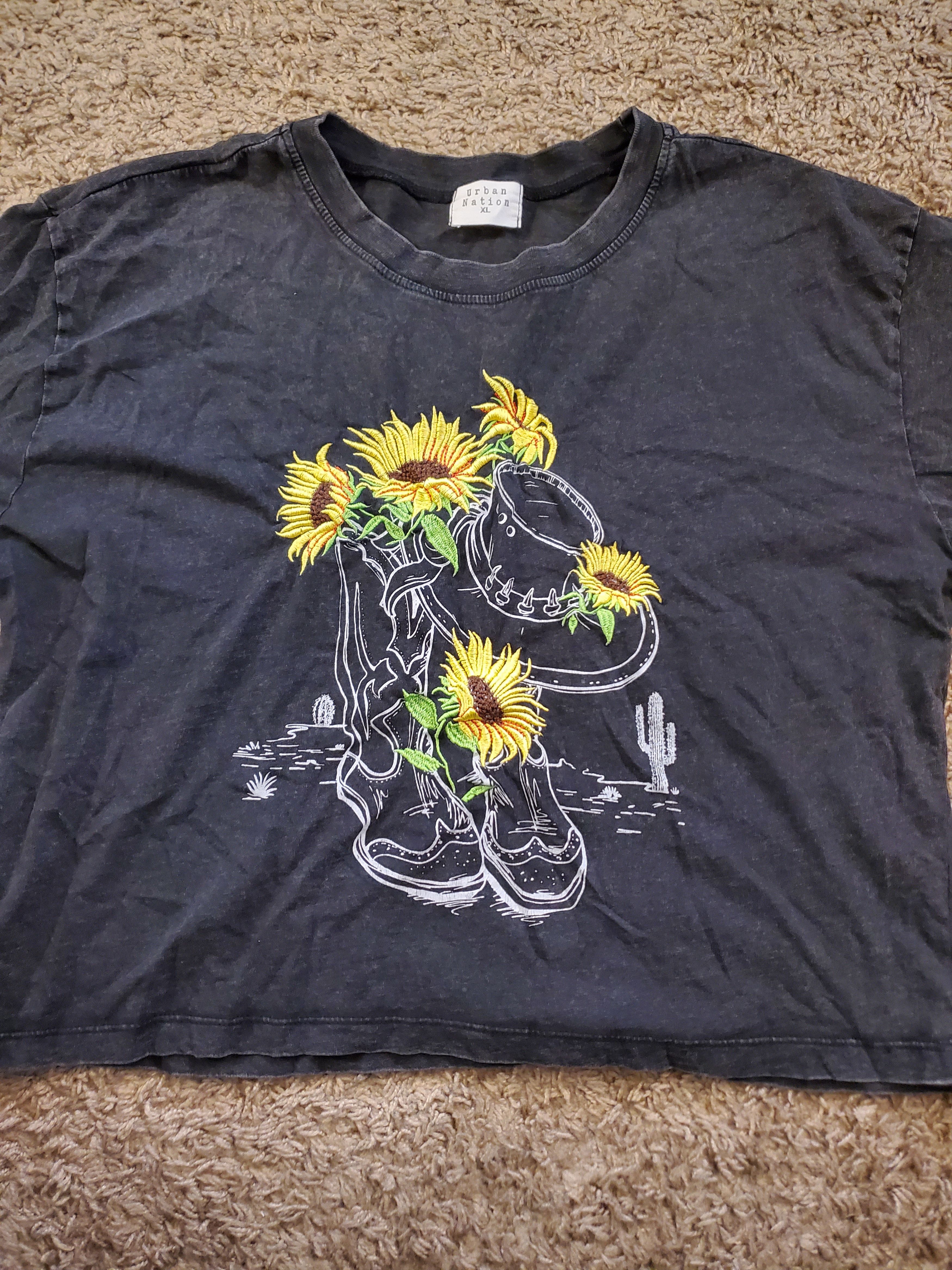 Other Crop top w/ embroidered sunflowers + western design Size XL / US 12-14 / IT 48-50 - 1 Thumbnail