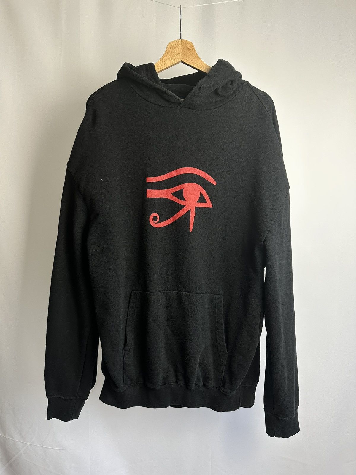 Image of Vetements Ss18 Eye Of Horus Hoodie in Black, Men's (Size Small)