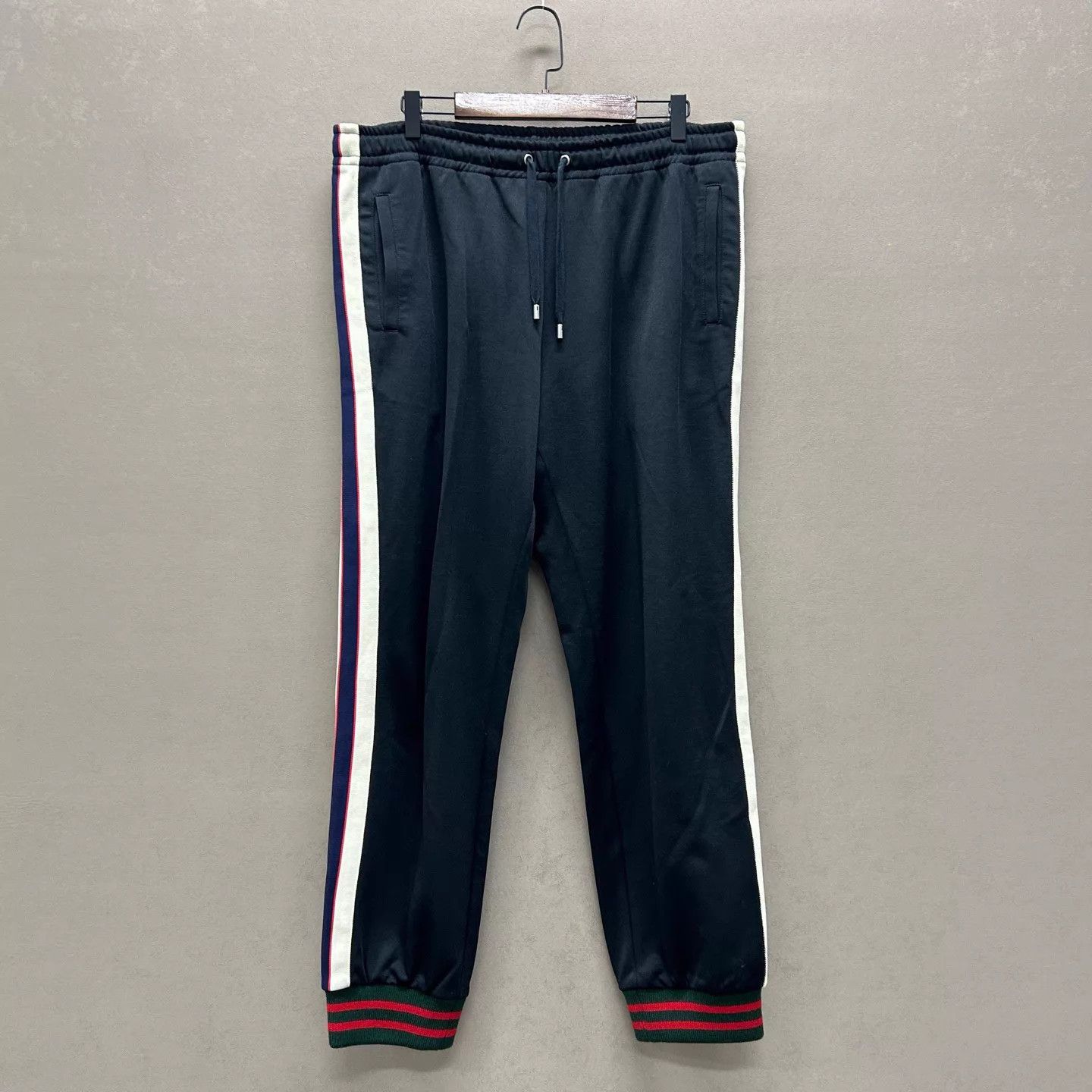 Gucci Gucci black side logo pants L 99 new Size US 34 / EU 50 - 1 Thumbnail