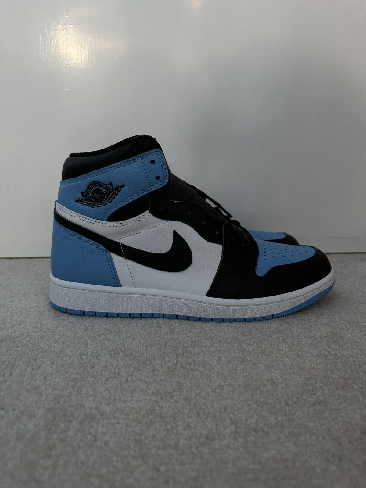 Jordan Brand Air Jordan 1 Retro UNC Toe Size US 9 / EU 42 - 1 Thumbnail
