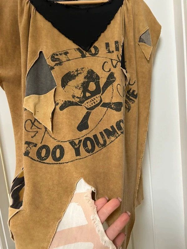 Vivienne Westwood Vivienne Westwood The skull is broken on the sleeveless ve Size S / US 4 / IT 40 - 3 Thumbnail