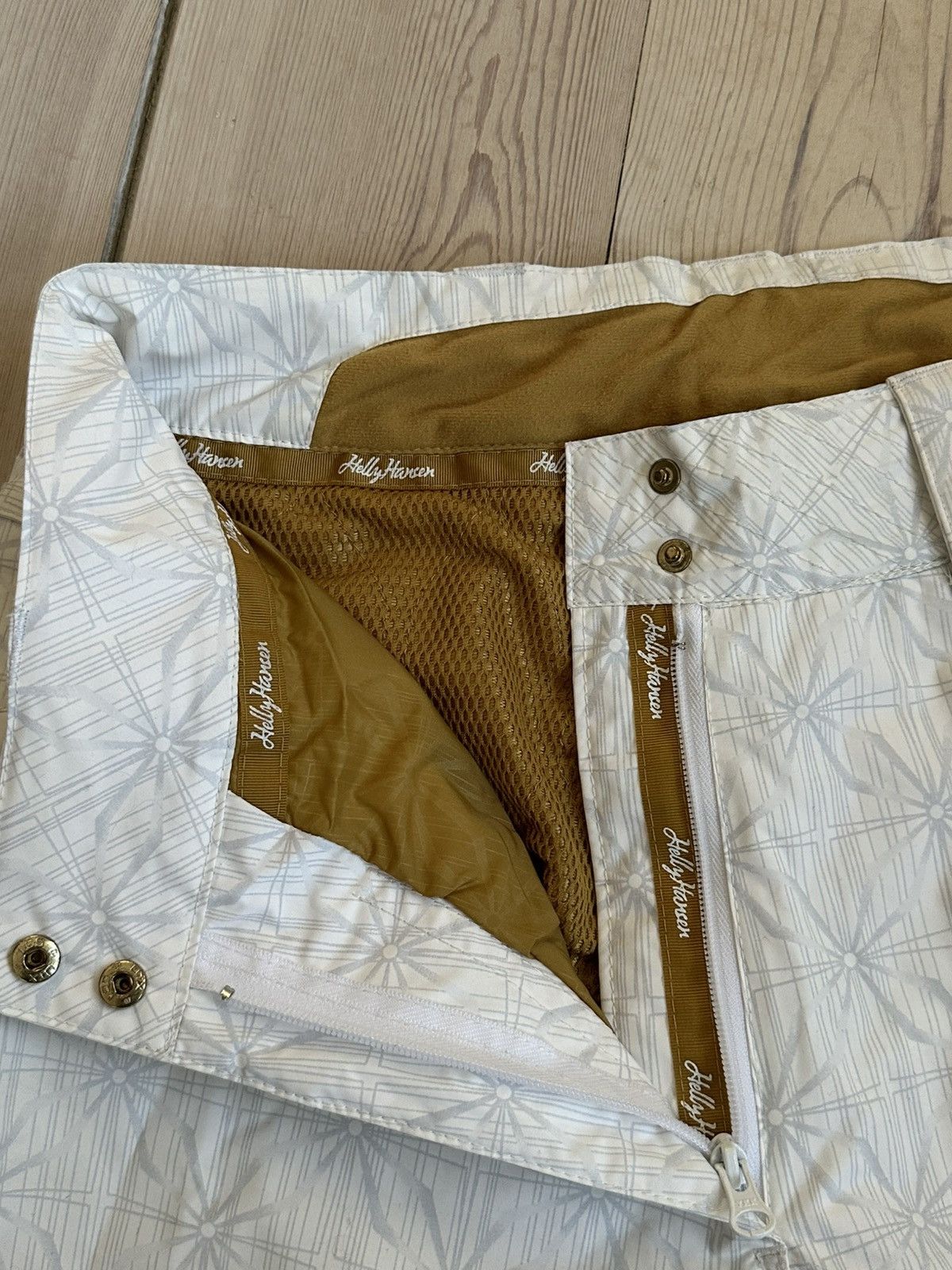 Helly Hansen Vintage Helly Hansen ski set in white/gold Size S / US 4 / IT 40 - 17 Thumbnail
