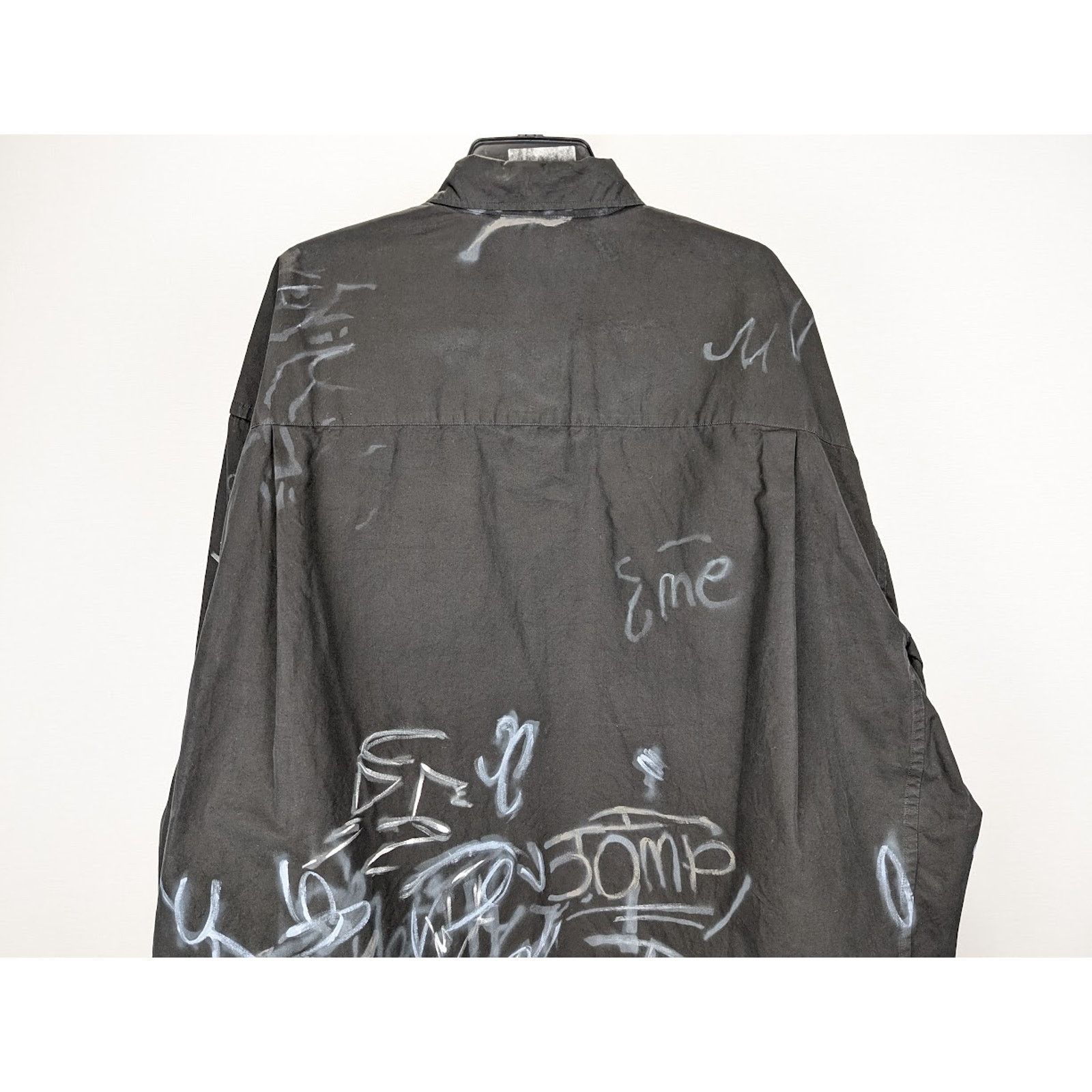 Balenciaga o1rshd1 Cotton Poplin Graffiti Oversized Shirt in Black Size US S / EU 44-46 / 1 - 12 Thumbnail