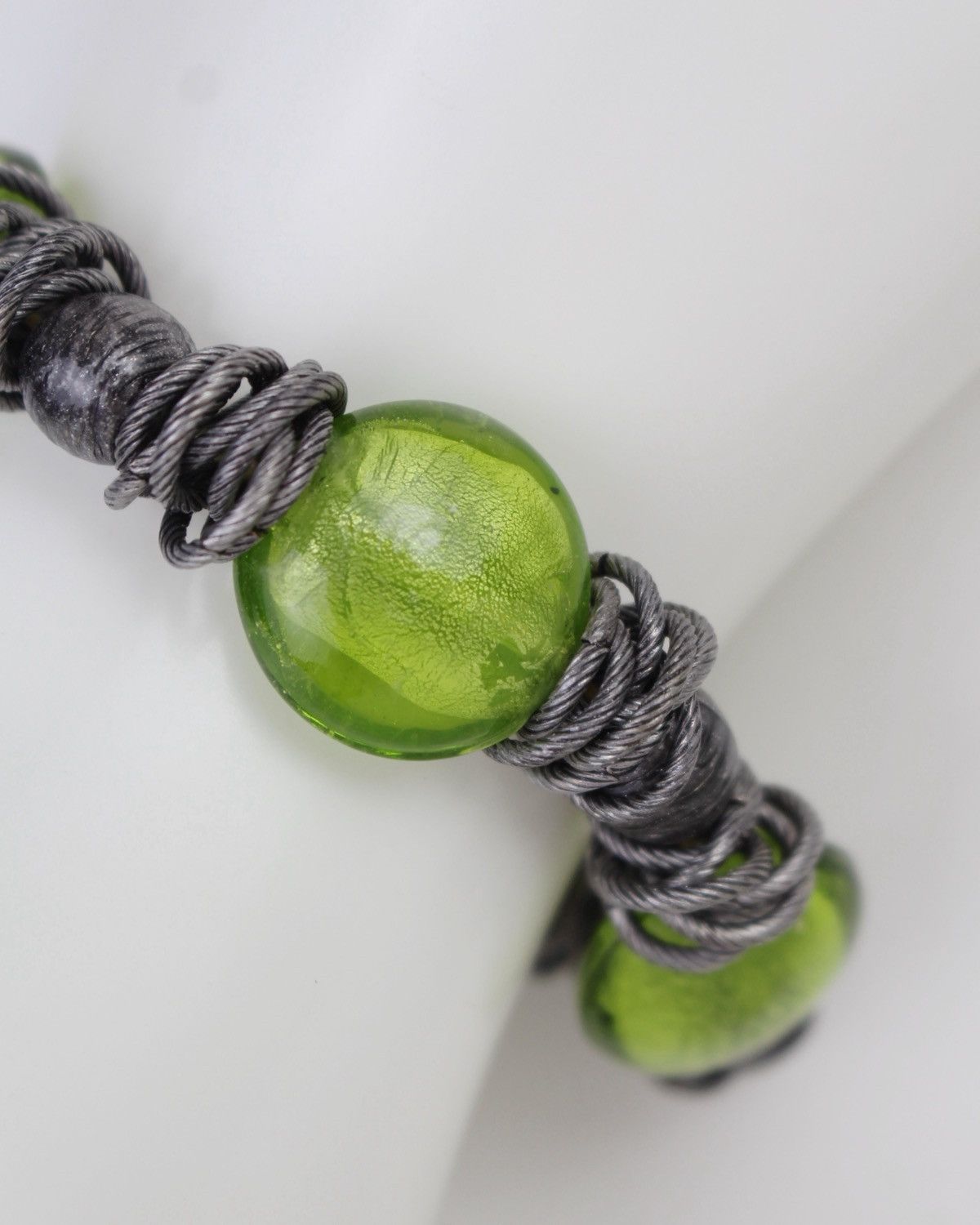Vintage 2000S JAPANESE MADE GREEN GLASS BEAD & METAL COIL BRACELET Size ONE SIZE - 5 Thumbnail