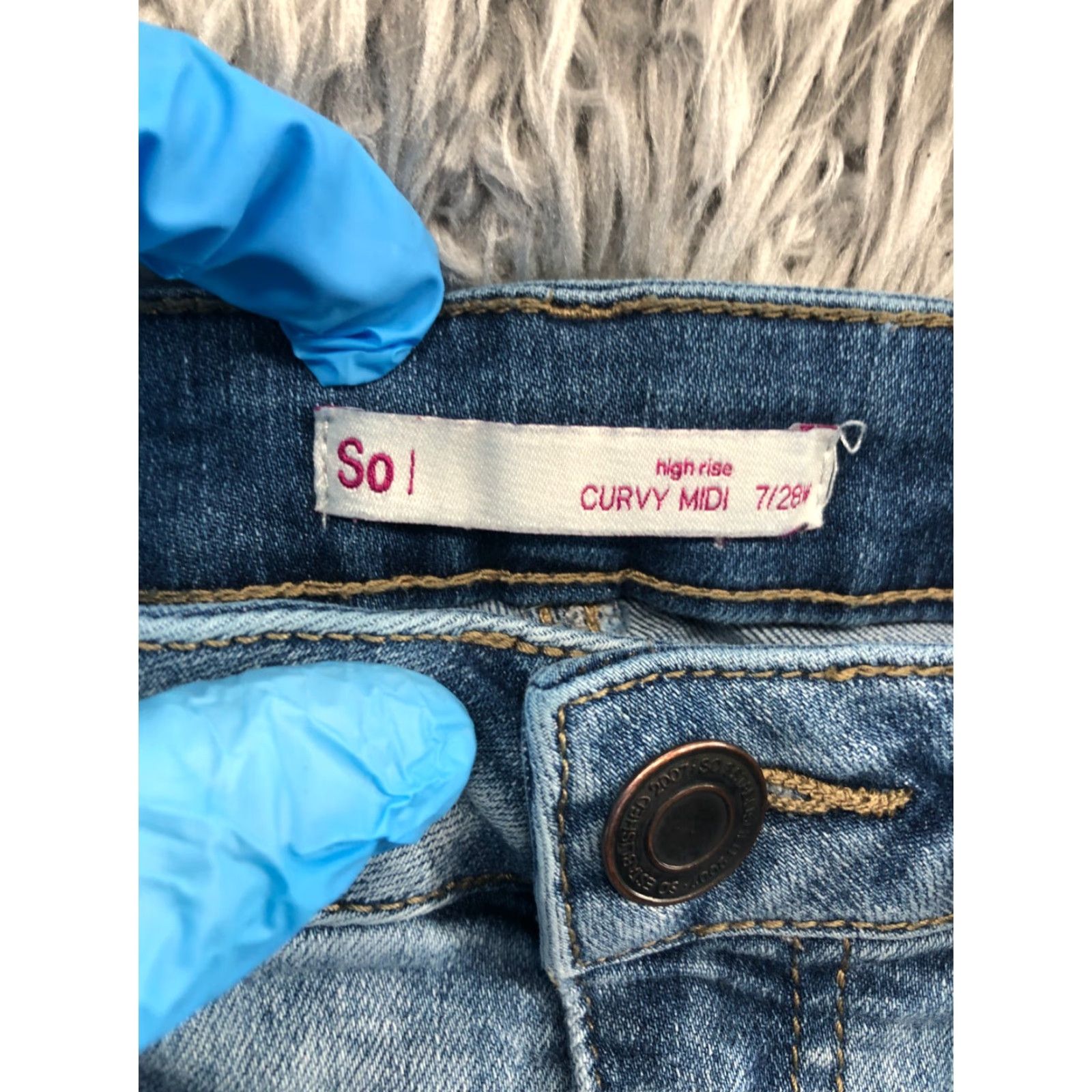 Vintage SO Cut-Off Shorts Womens Size 7 High Rise Curvy Midi Medium Wash Blue Size 28" / US 6 / IT 42 - 5 Thumbnail