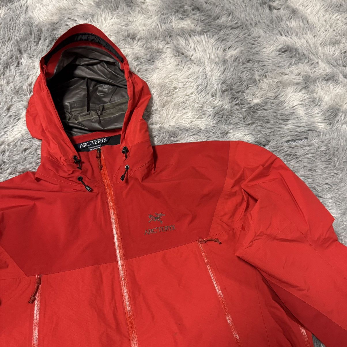 Arc'teryx Arc'teryx Alpha SV GORE-TEX Pro | XL | Bright Red Size US XL / EU 56 / 4 - 2 Thumbnail