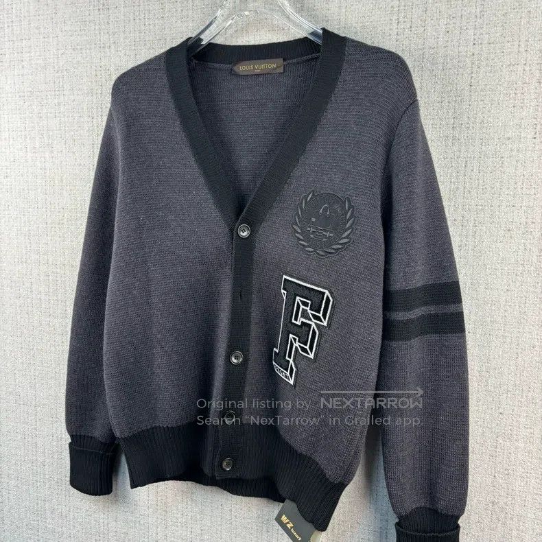 Louis Vuitton Louis Vuitton Medal-patterned wool V-neck knit cardigan ja Size US S / EU 44-46 / 1 - 2 Thumbnail