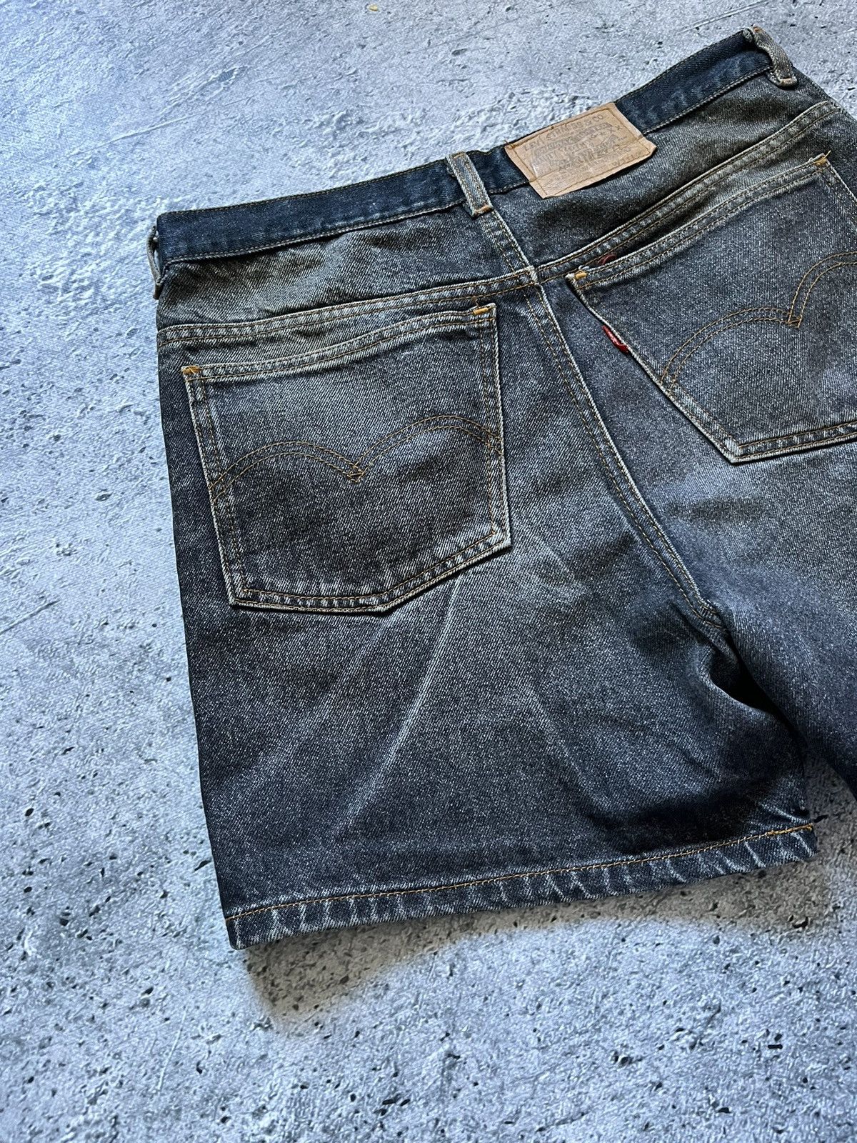 Levi's × Vintage Vintage Levi’s shorts y2k 90s Size US 31 - 2 Thumbnail