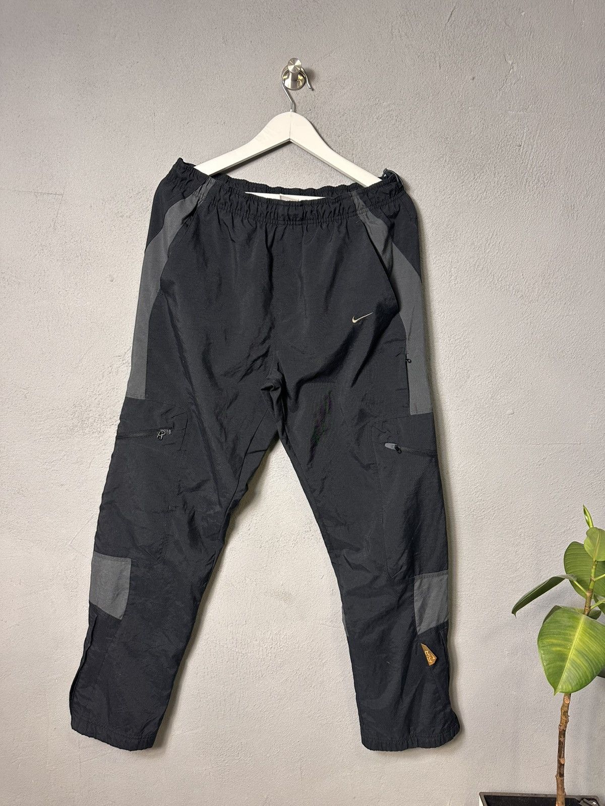 Nike Nike Track Vintage Cargo Pants Drill Baggy Joggers Gorpcore Size US 32 / EU 48 - 1 Thumbnail