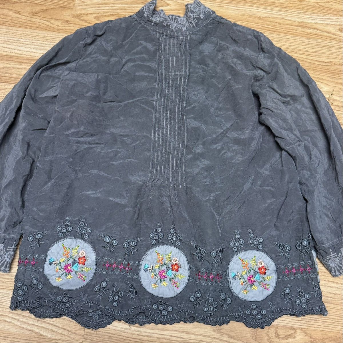 Johnny Was Johnny Was floral embroidered tunic blouse Size M / US 6-8 / IT 42-44 - 2 Thumbnail