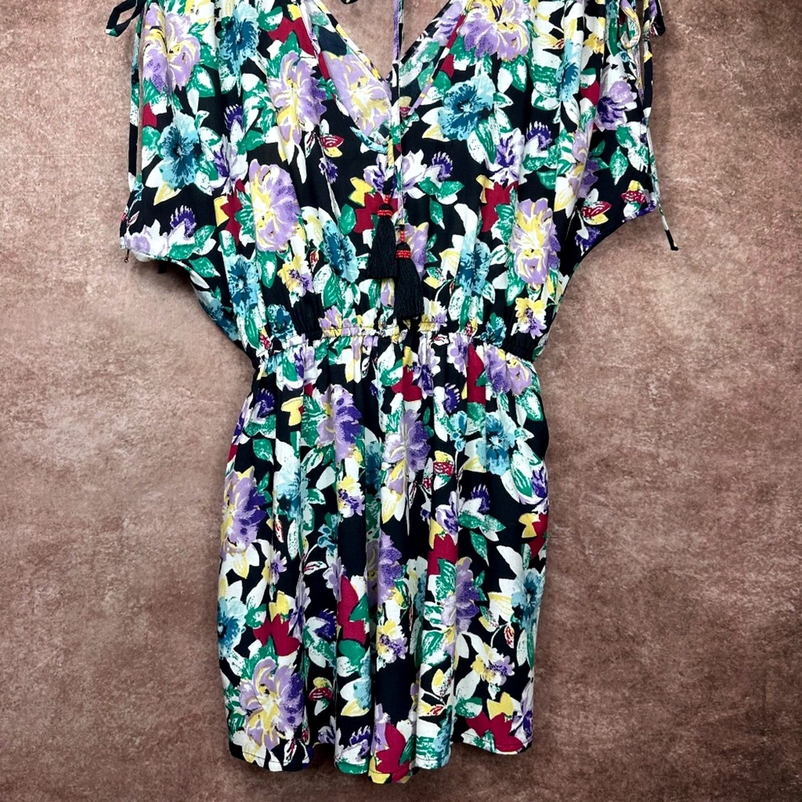 Other Band of Gypsies Sapphire Trends Floral Romper Black/Multi S Size 28" / US 6 / IT 42 - 10 Thumbnail