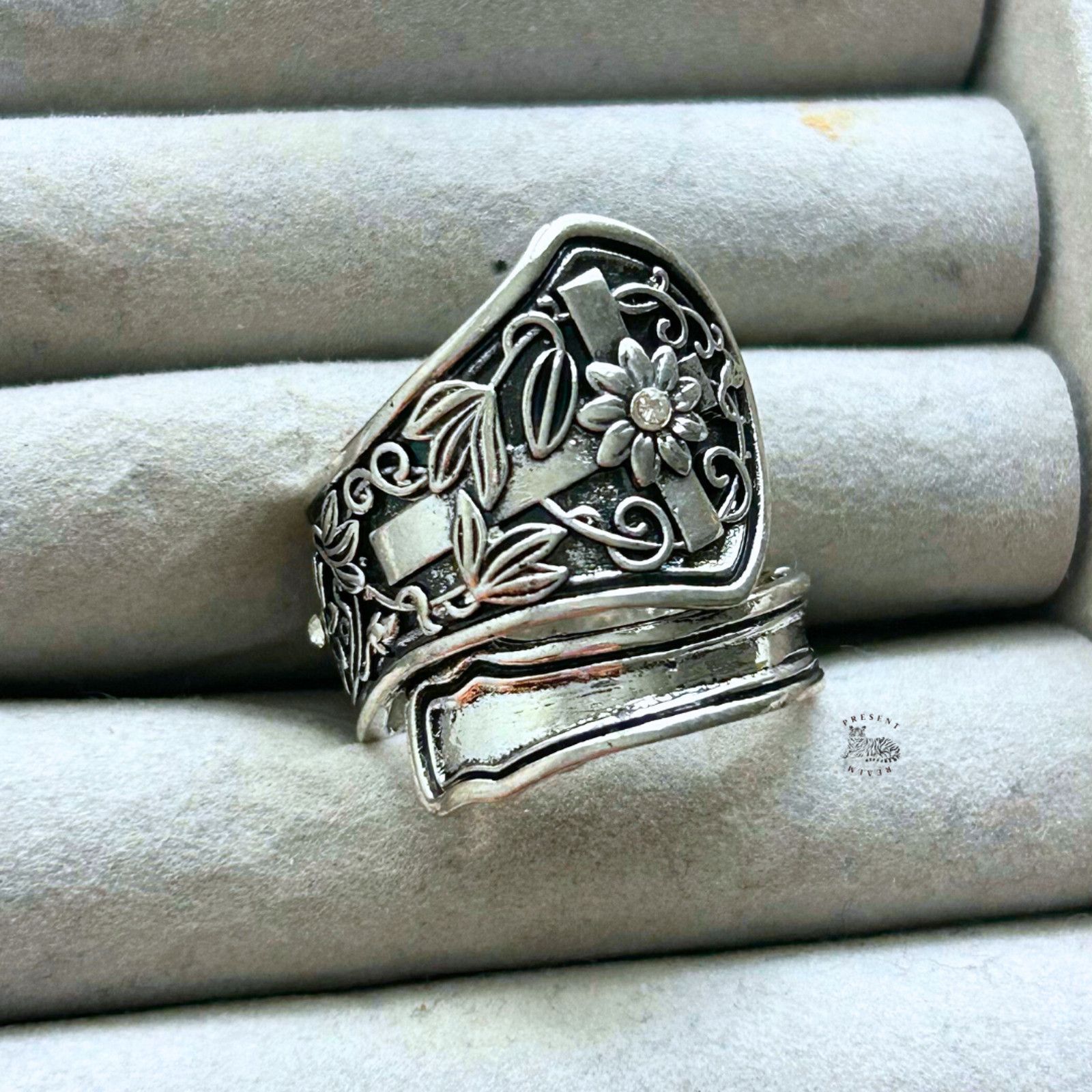 Stussy Tribe リング Stussy × Vintage SUPER RARE 80s STUSSY TRIBE CROWN RING READ