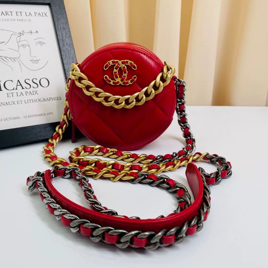 Chanel Pre-loved Bag Very good condition Size ONE SIZE - 1 Thumbnail