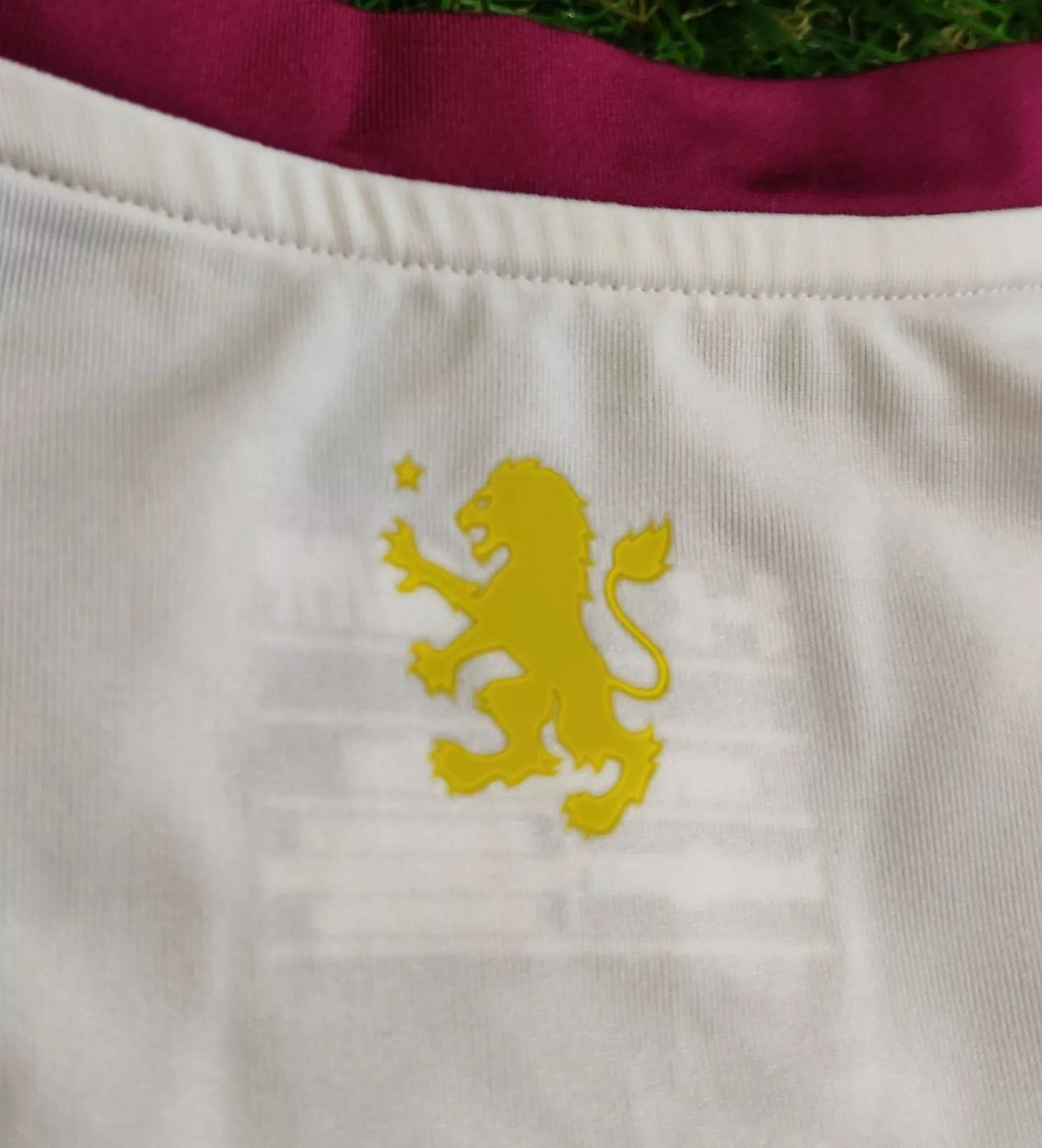 Under Armour ASTON VILLA 2016 2017 AWAY FOOTBALL SHIRT JERSEY TRIKOT Size US S / EU 44-46 / 1 - 9 Thumbnail